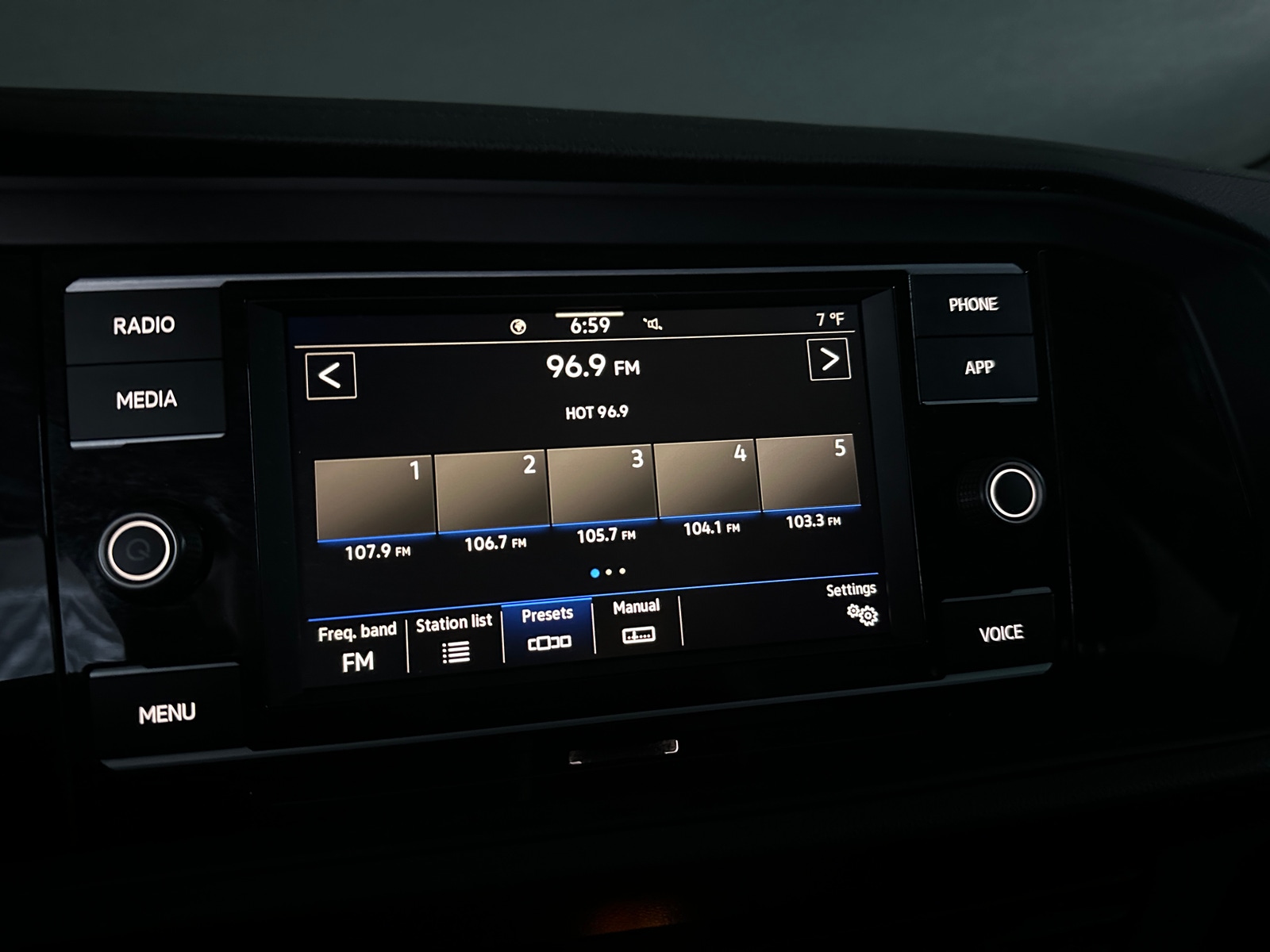 Thumbnail: 2019 Volkswagen Jetta - 4