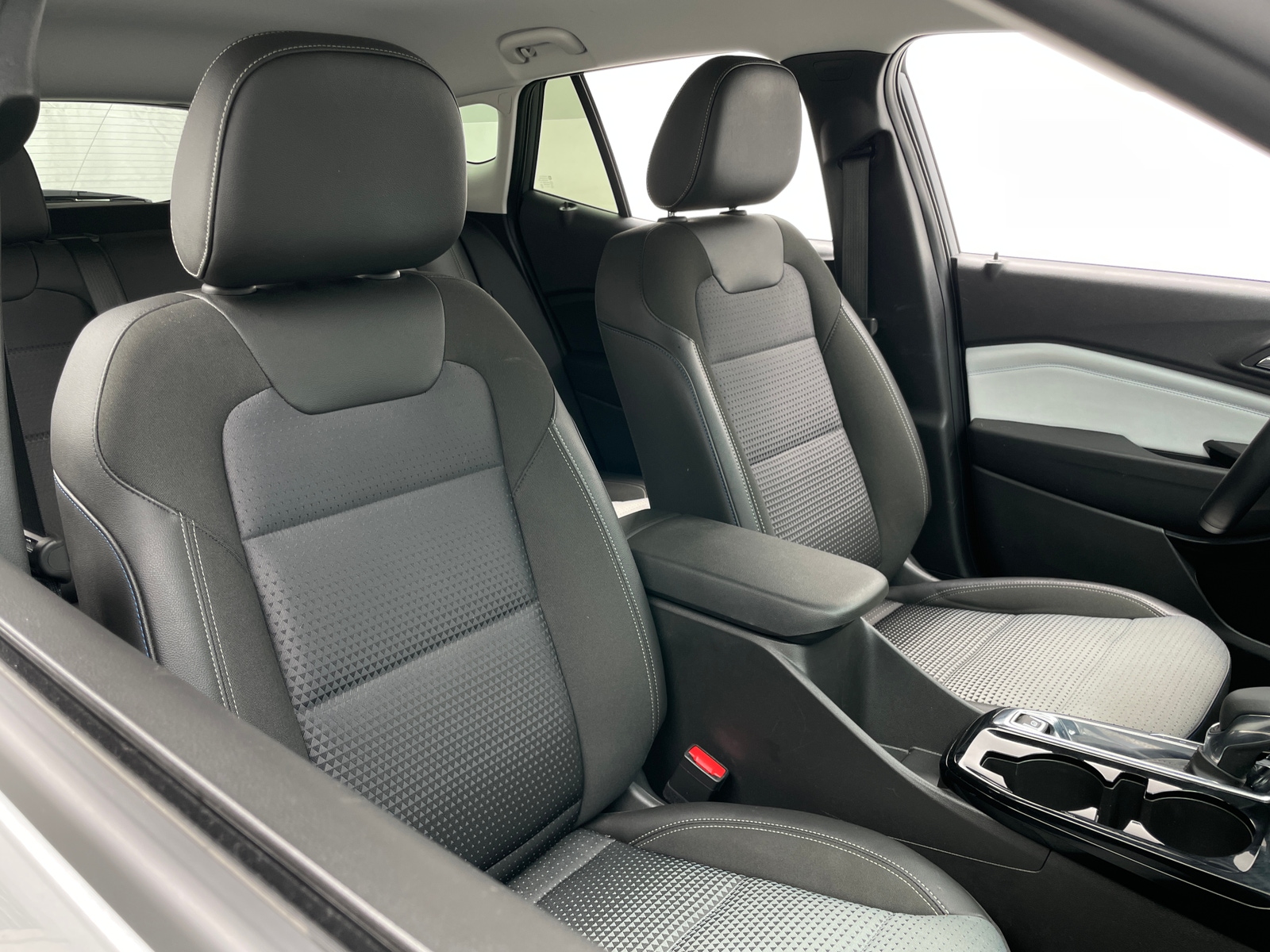 Thumbnail: 2025 Chevrolet Trax - 2