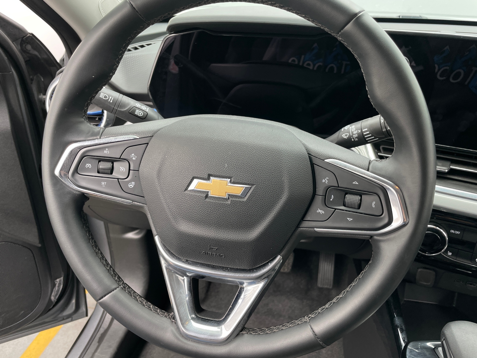 Thumbnail: 2025 Chevrolet Trax - 5