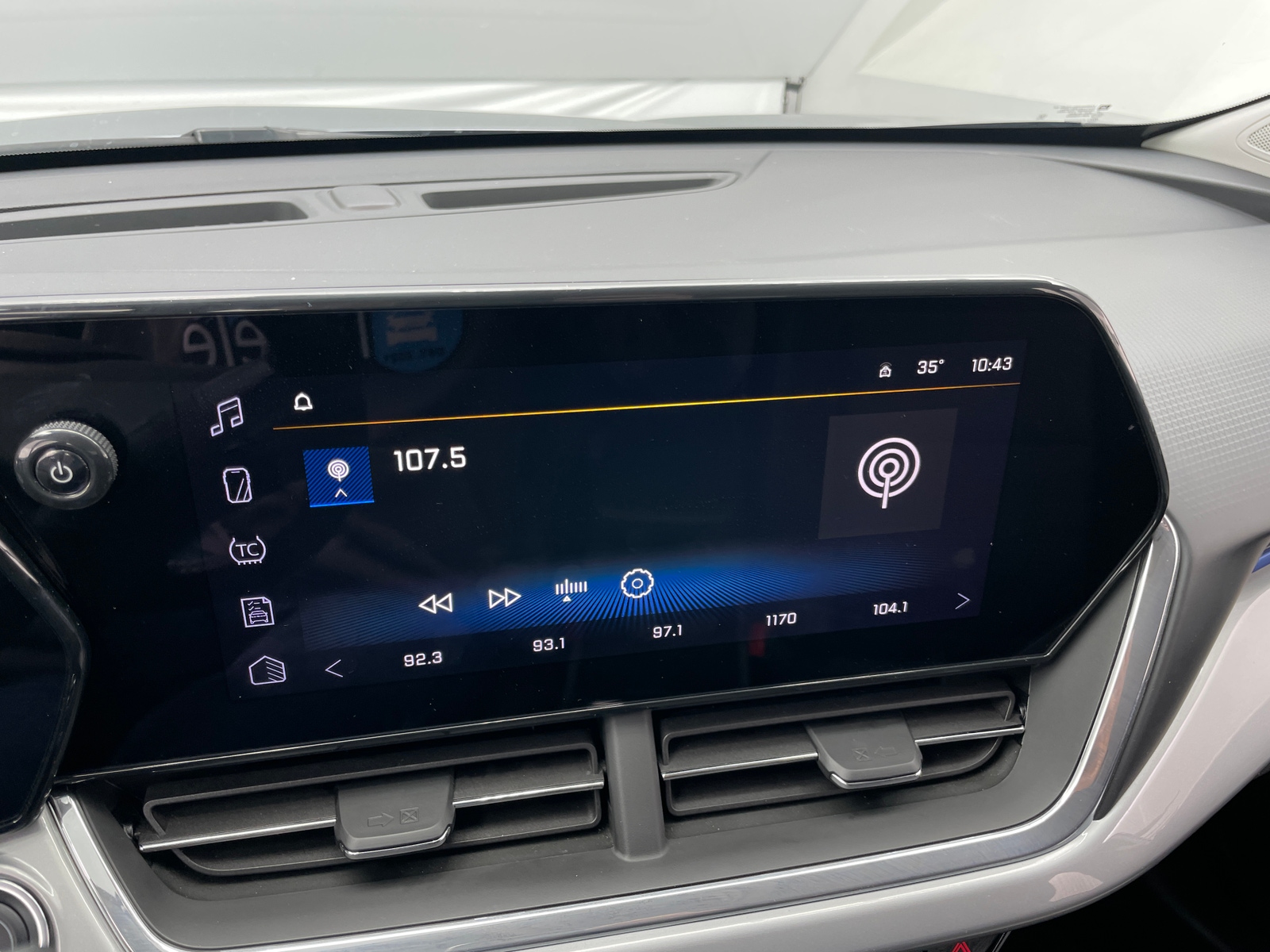 Thumbnail: 2025 Chevrolet Trax - 4