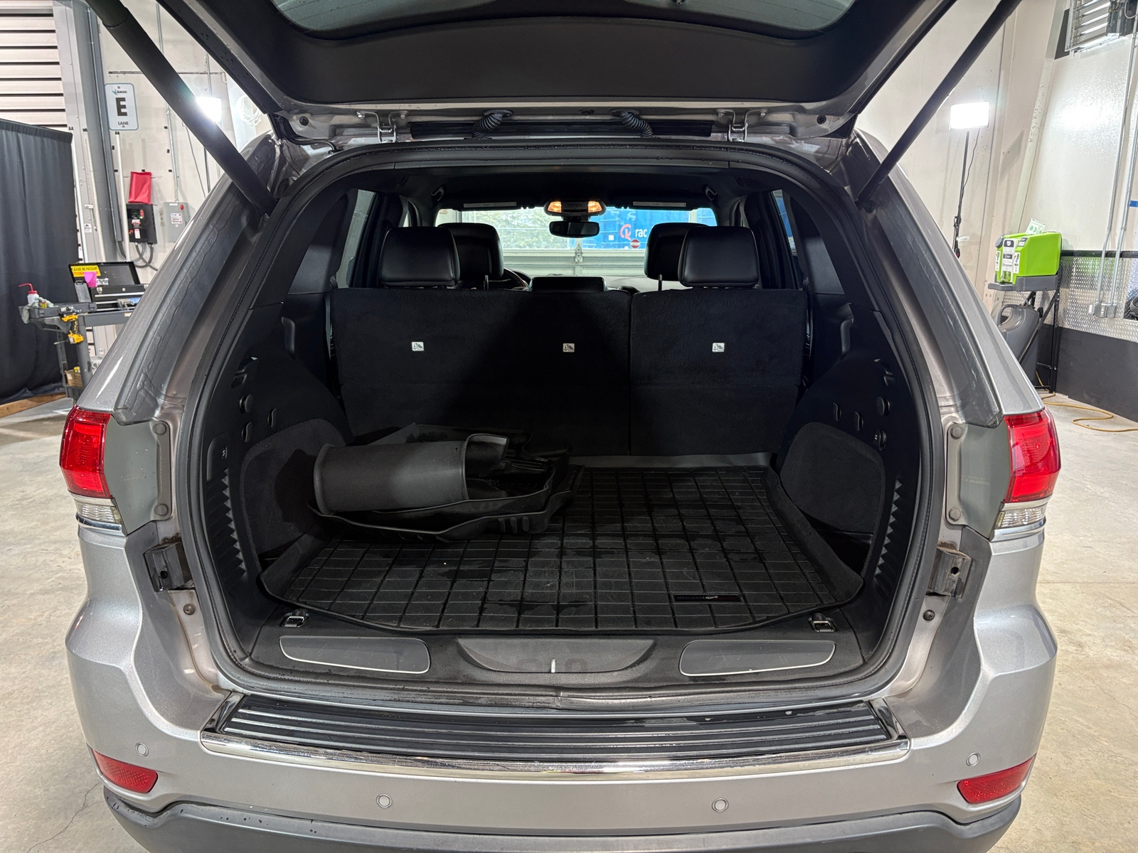 Thumbnail: 2018 Jeep Grand Cherokee - 6