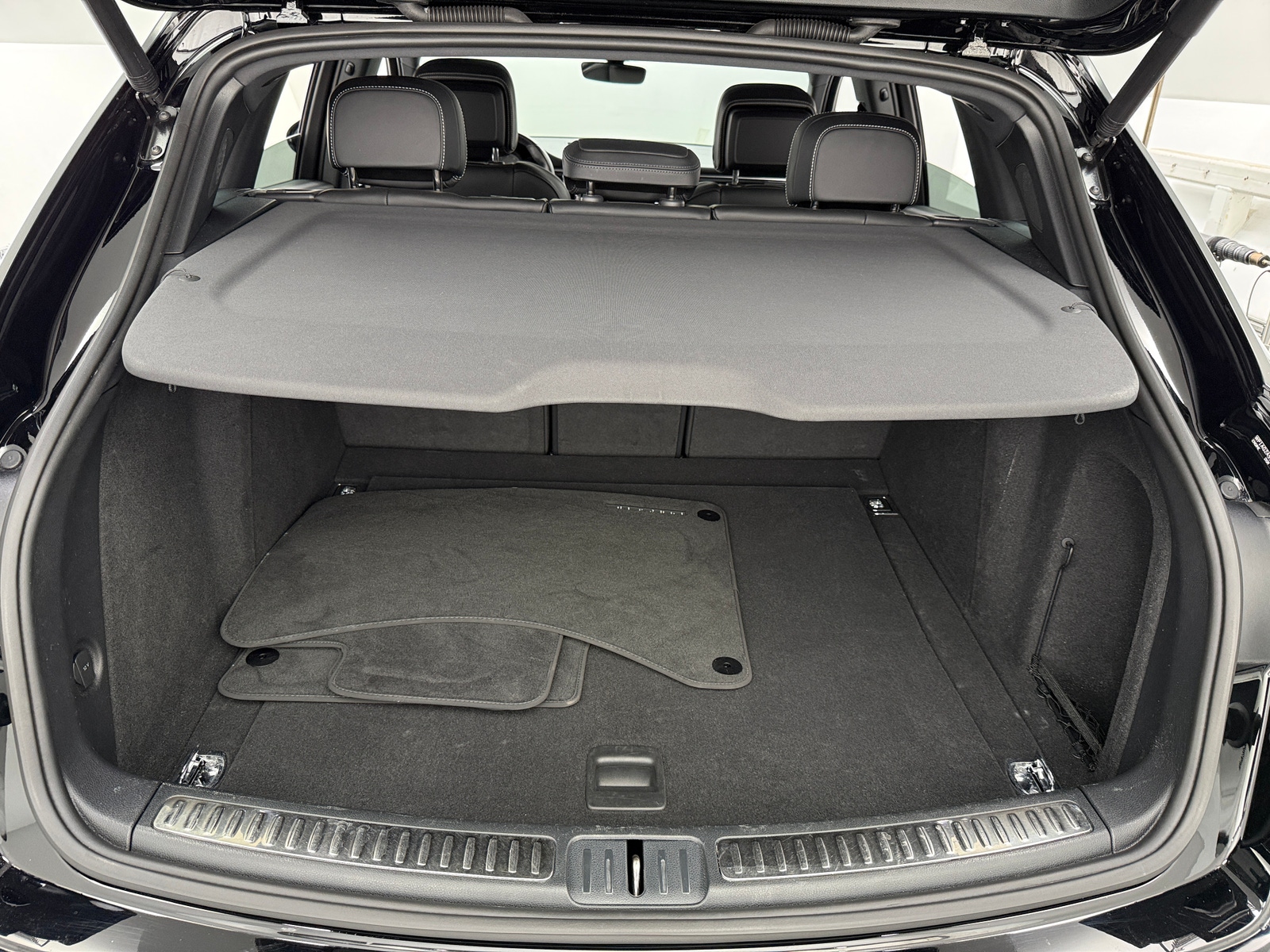 Thumbnail: 2024 Porsche Macan - 6