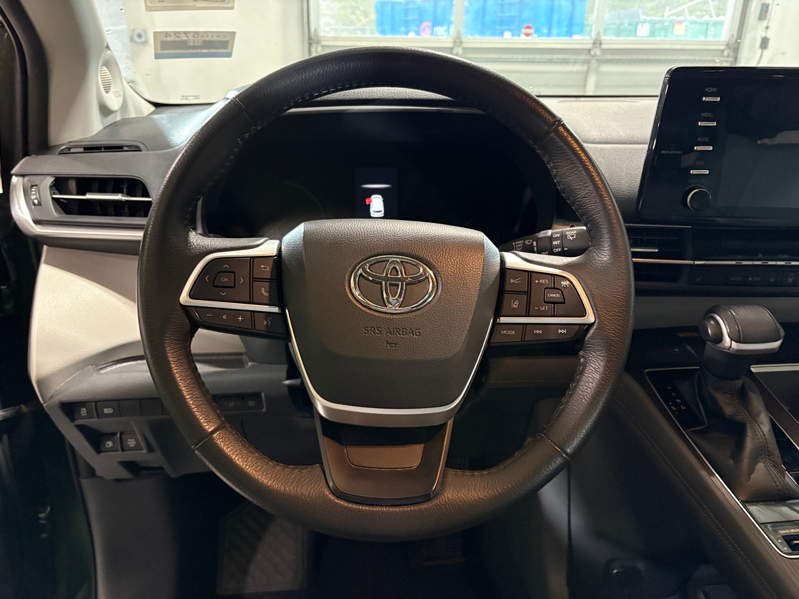 Thumbnail: 2022 Toyota Sienna - 4