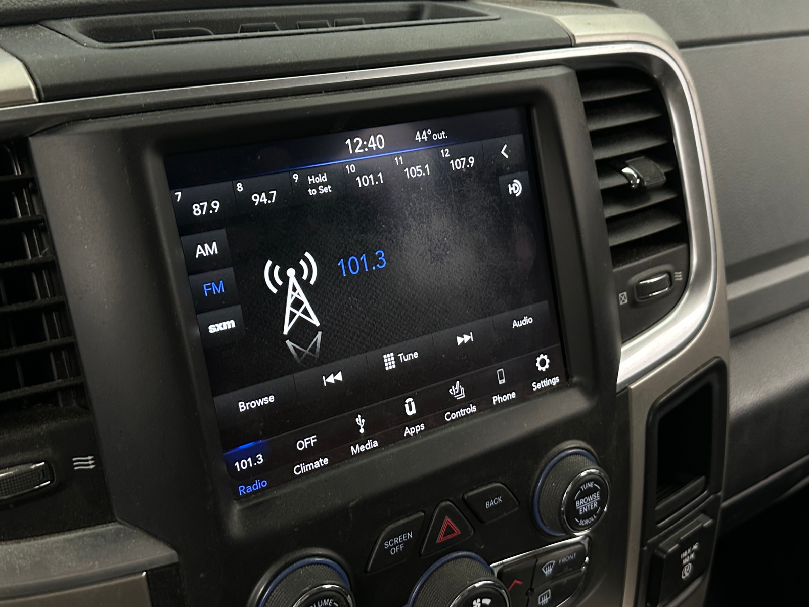 Thumbnail: 2019 RAM 1500 Classic - 4