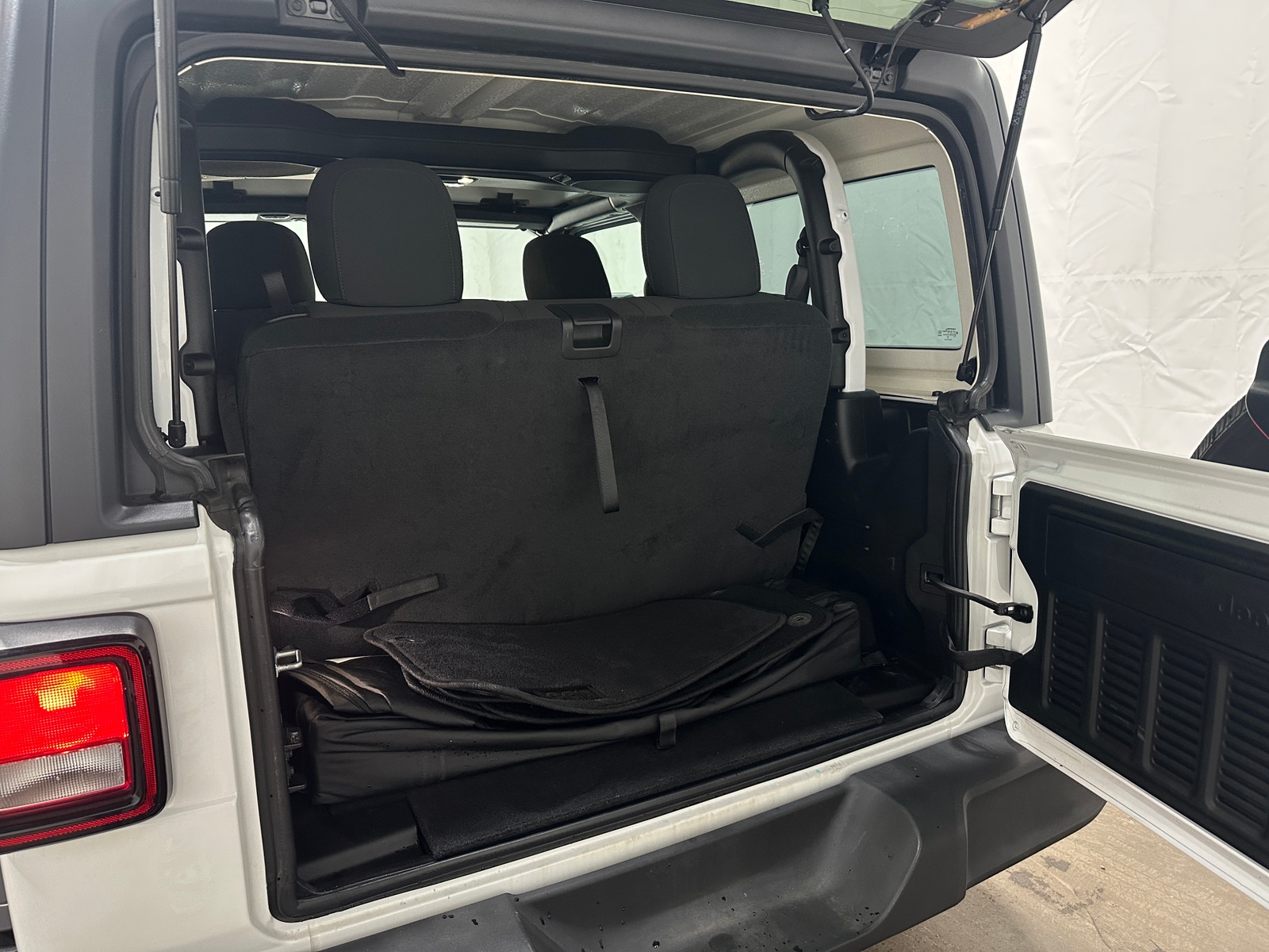 Thumbnail: 2022 Jeep Wrangler - 7