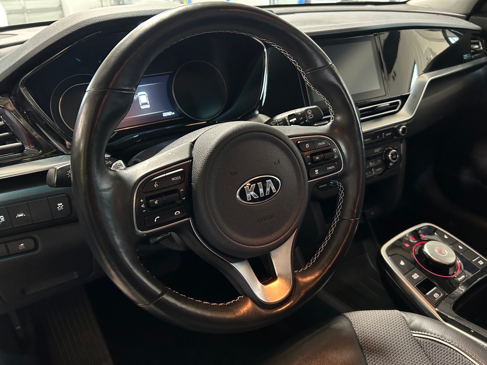 Thumbnail: 2020 Kia Niro - 4