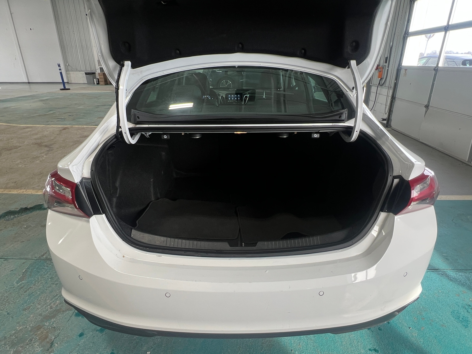 Thumbnail: 2024 Chevrolet Malibu - 6