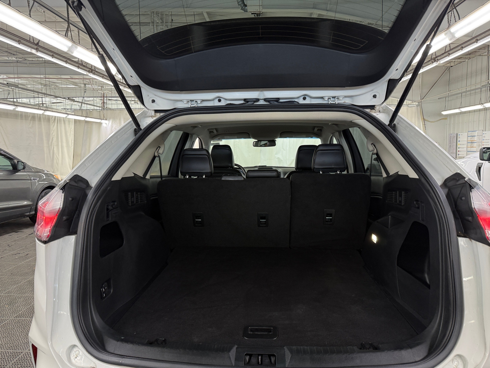 Thumbnail: 2020 Ford Edge - 6