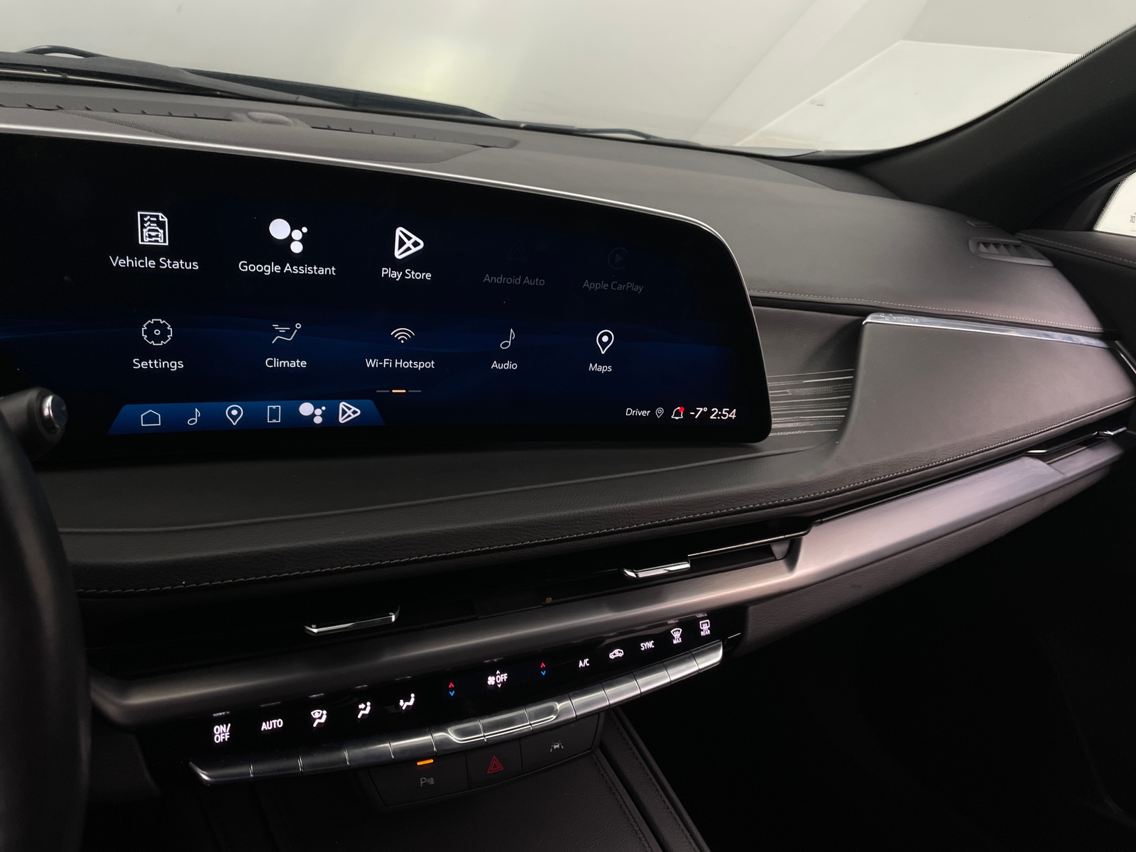 Thumbnail: 2024 Cadillac XT4 - 3