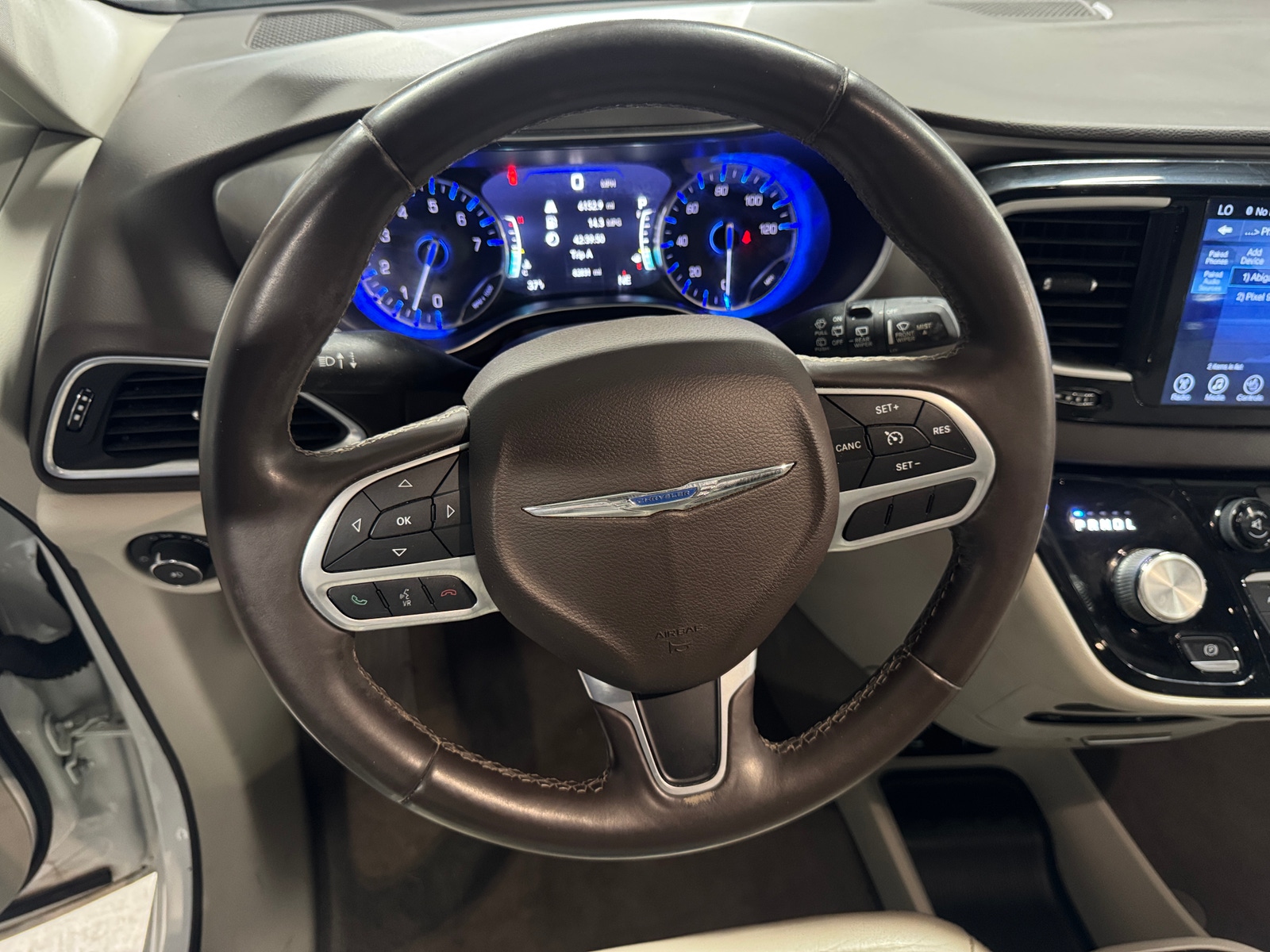 Thumbnail: 2017 Chrysler Pacifica - 4