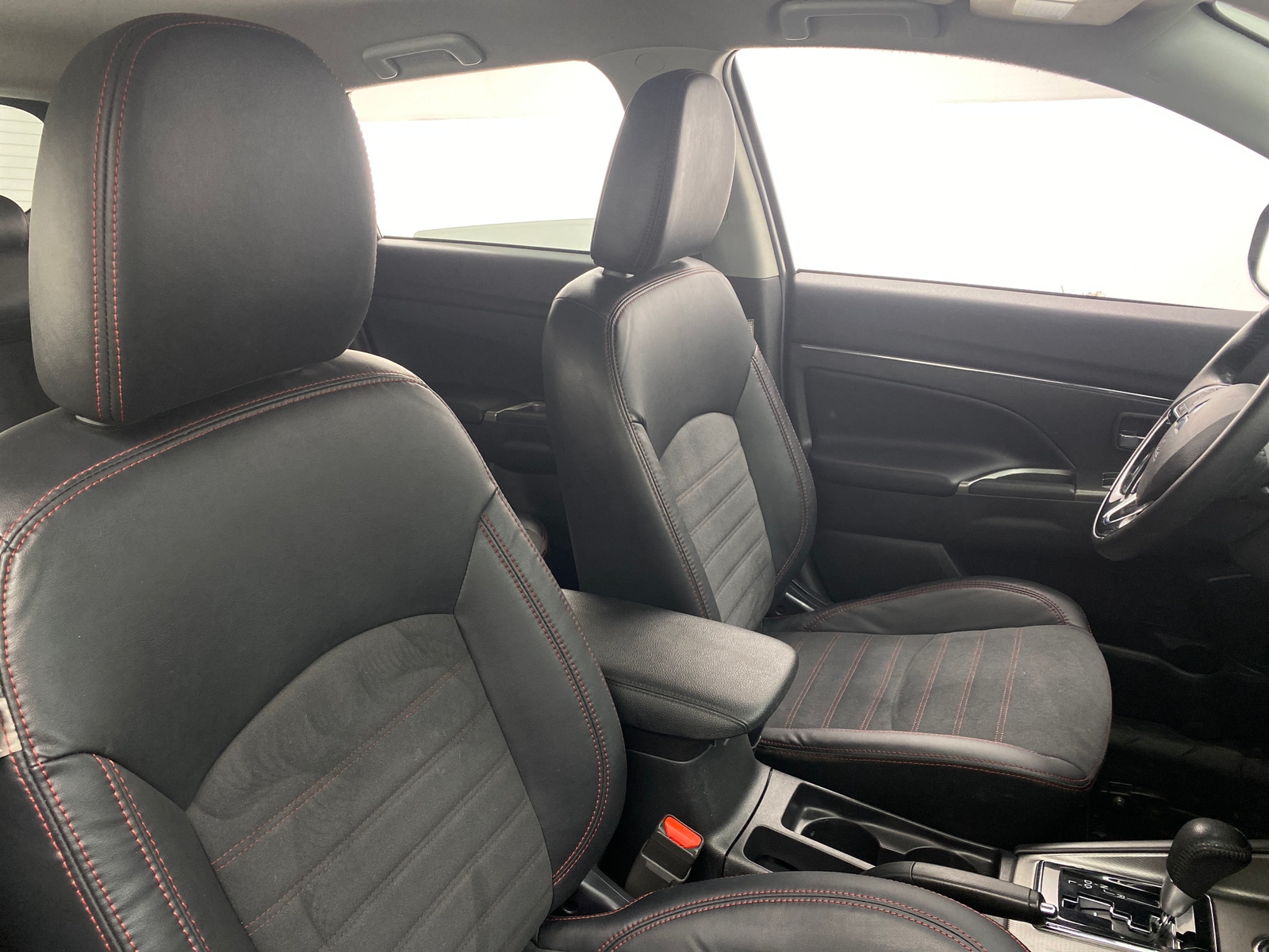 Thumbnail: 2023 Mitsubishi Outlander Sport - 2