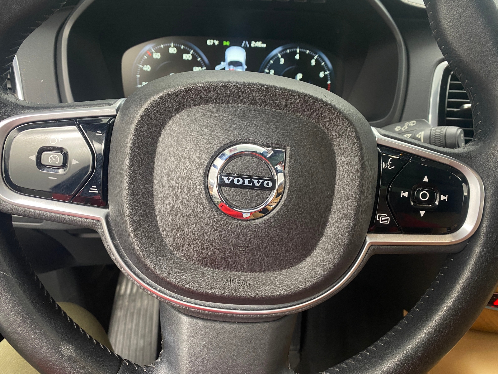 Thumbnail: 2018 Volvo XC90 - 4