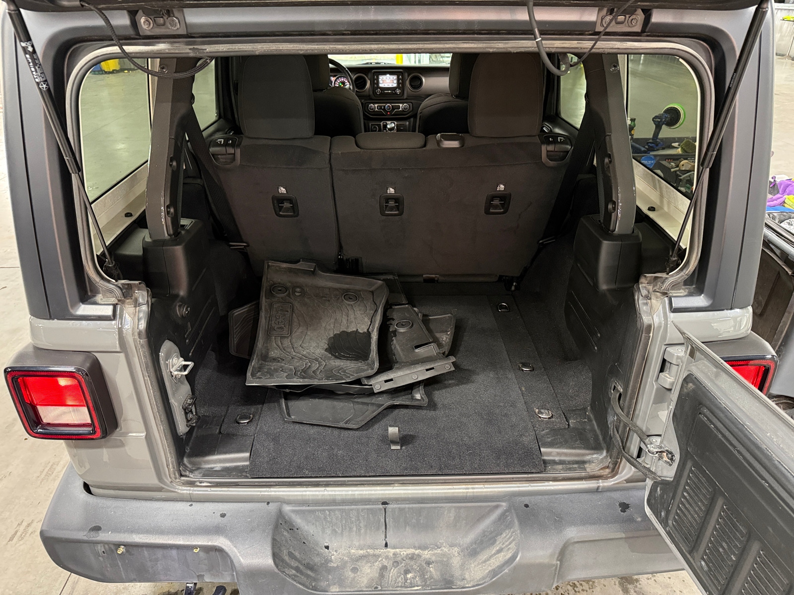 Thumbnail: 2020 Jeep Wrangler - 7