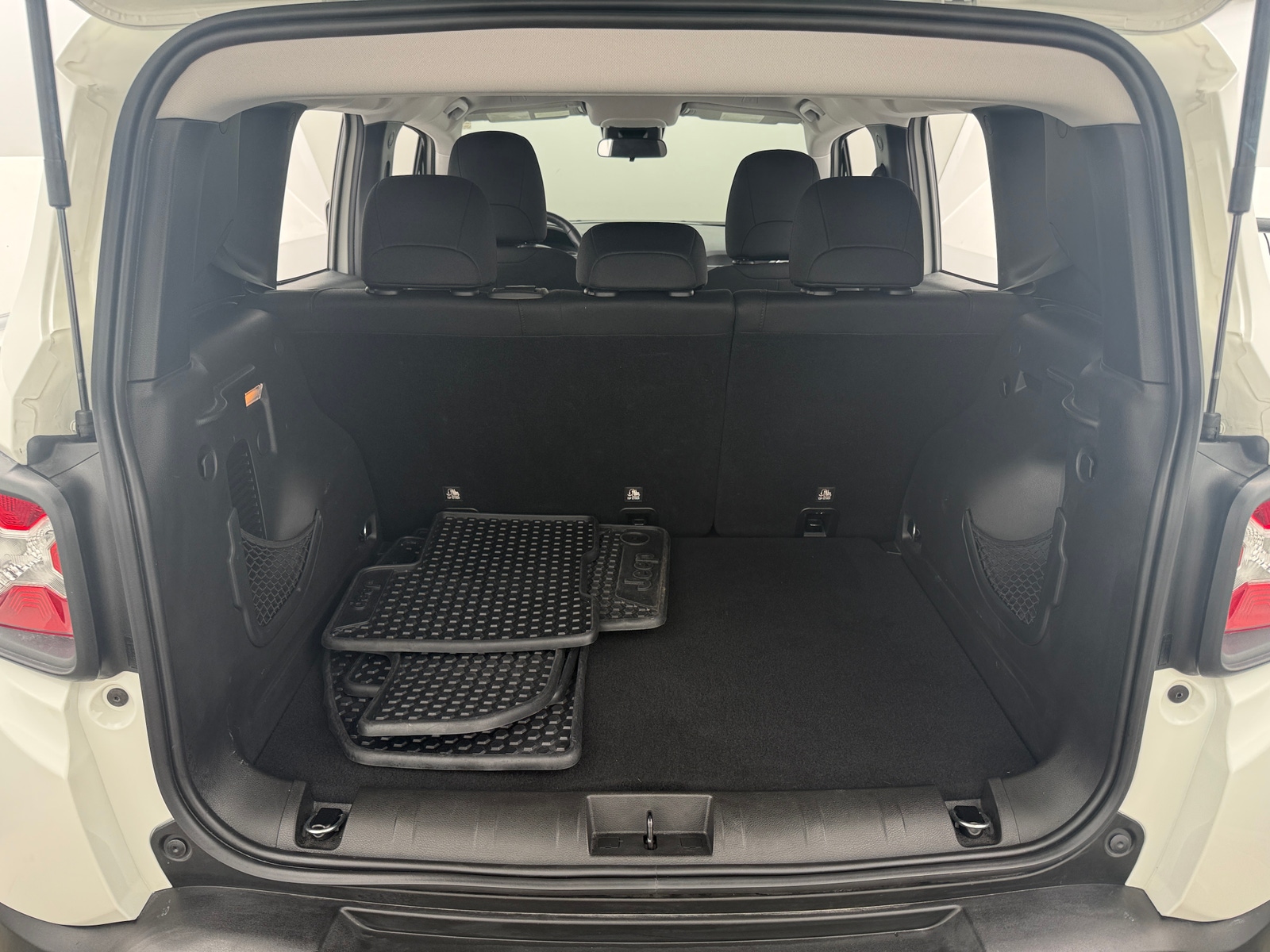 Thumbnail: 2020 Jeep Renegade - 7