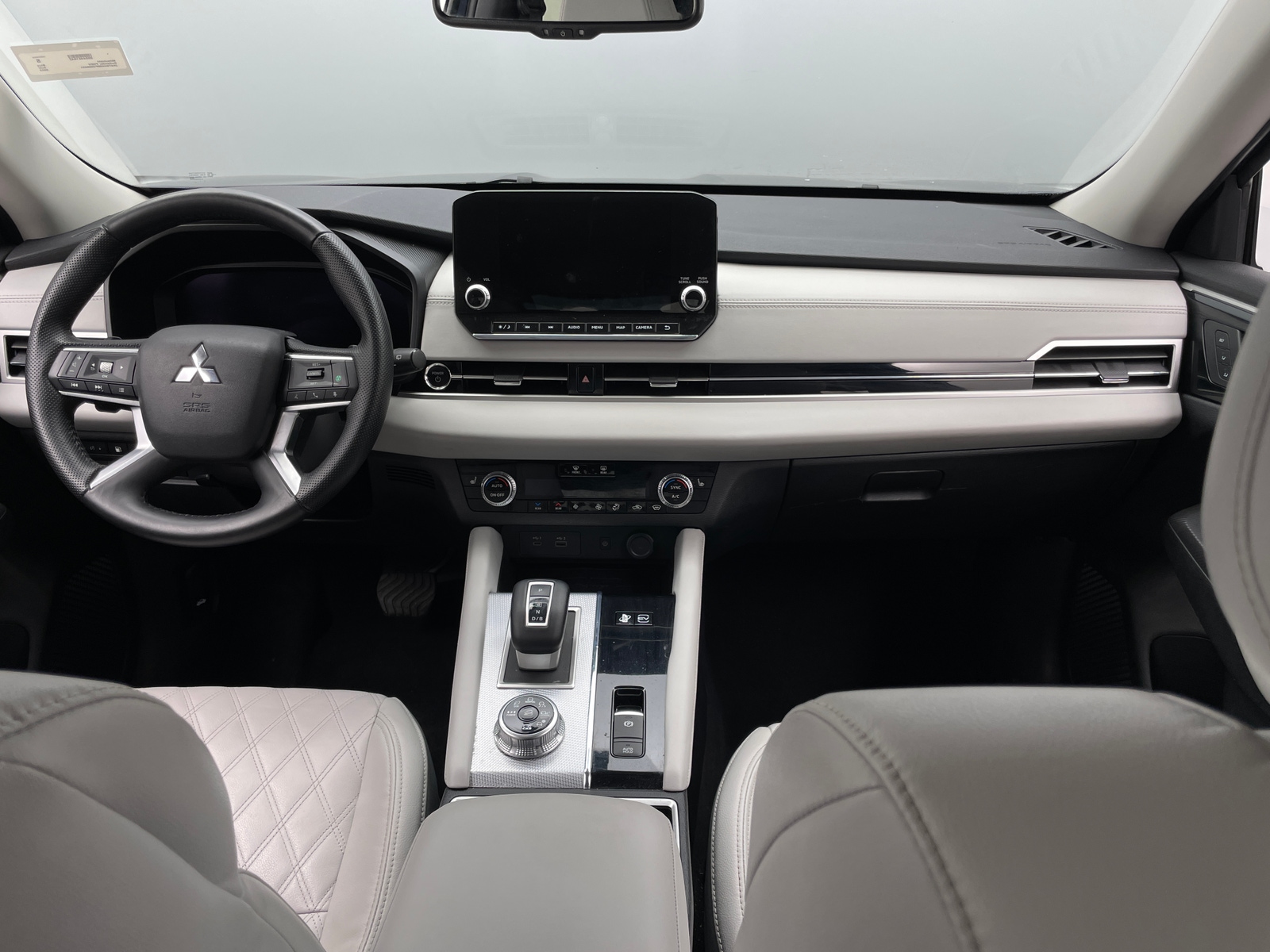 Thumbnail: 2023 Mitsubishi Outlander - 2