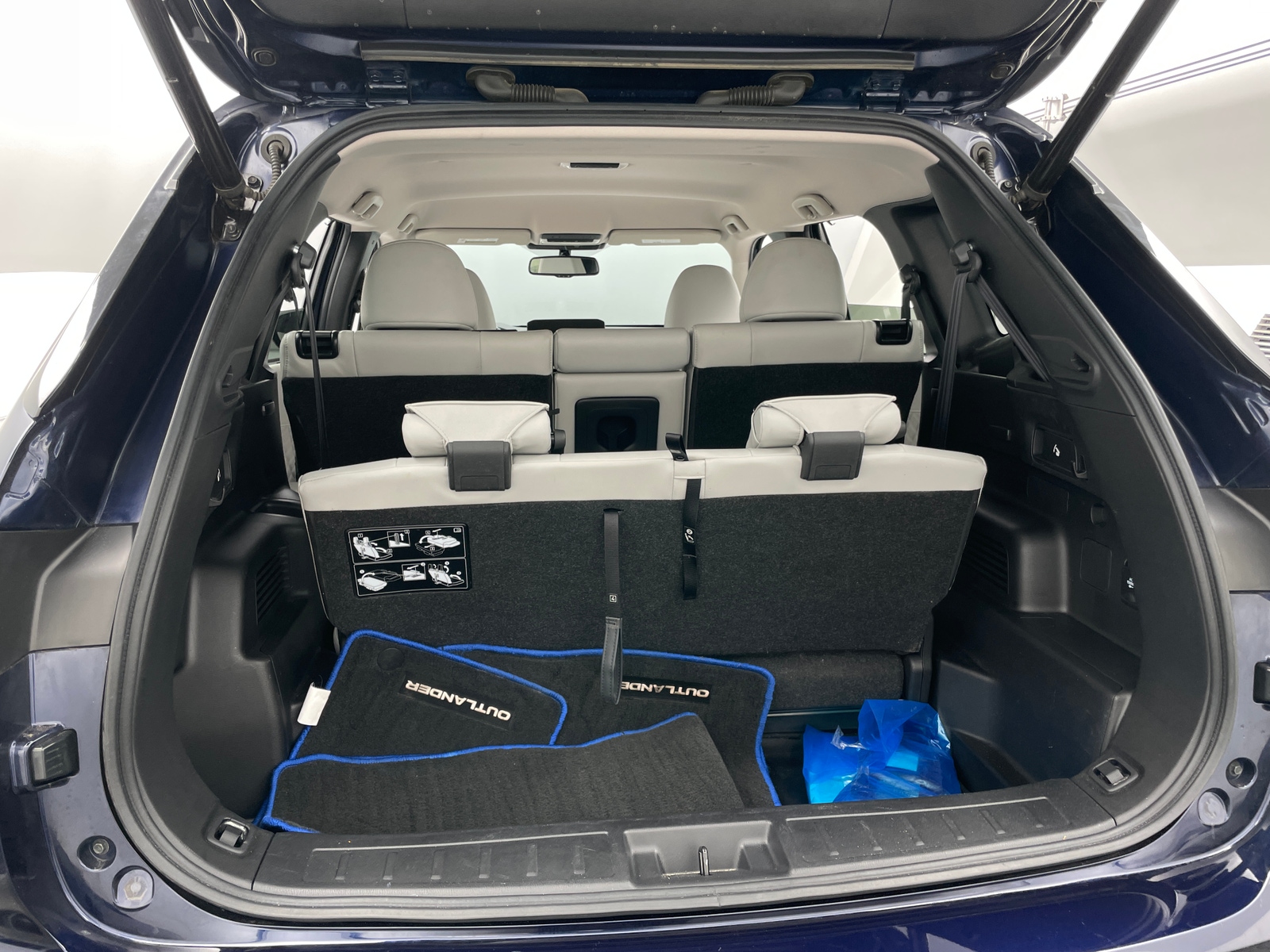 Thumbnail: 2023 Mitsubishi Outlander - 6