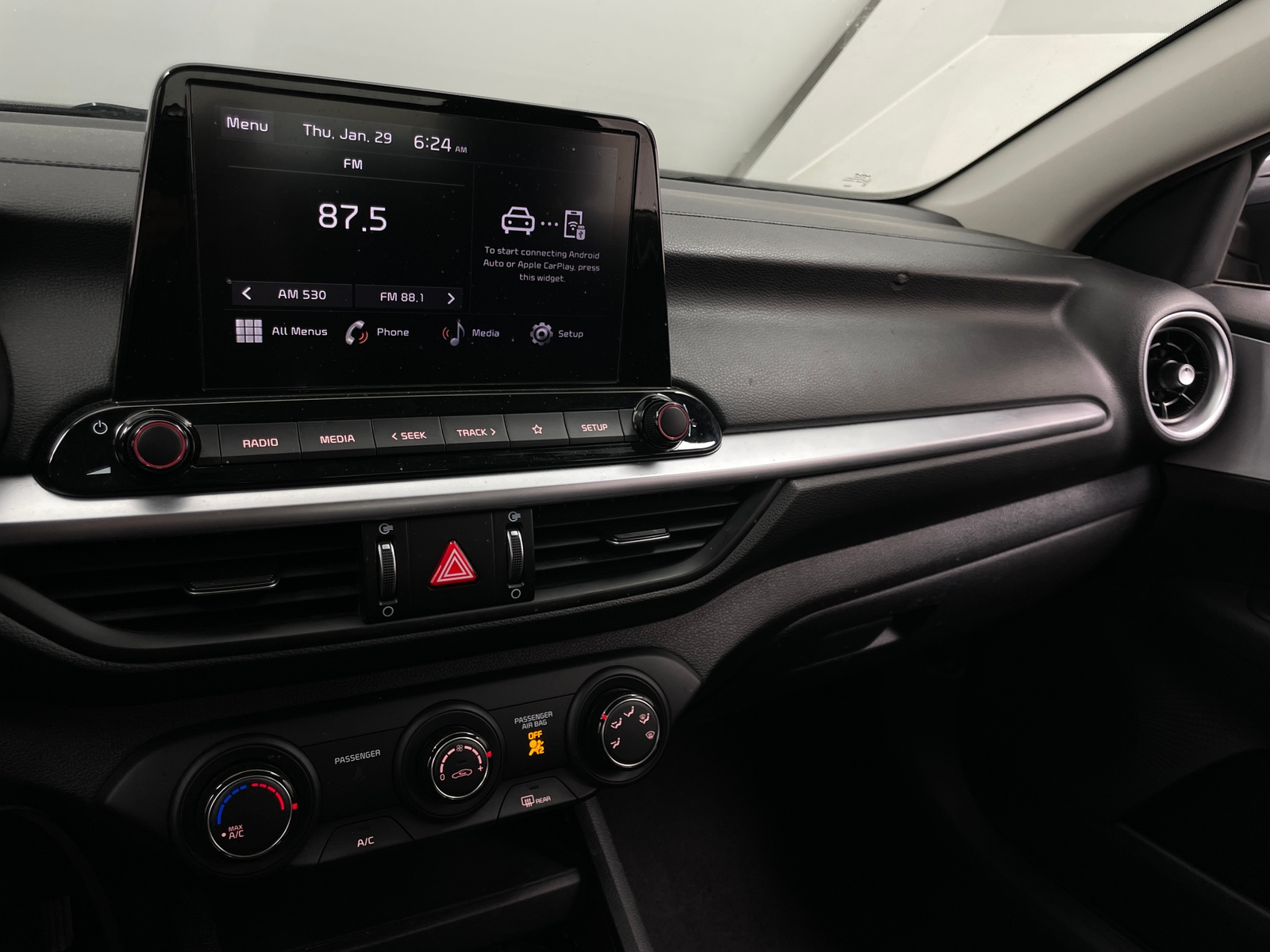 Thumbnail: 2024 Kia Forte - 4