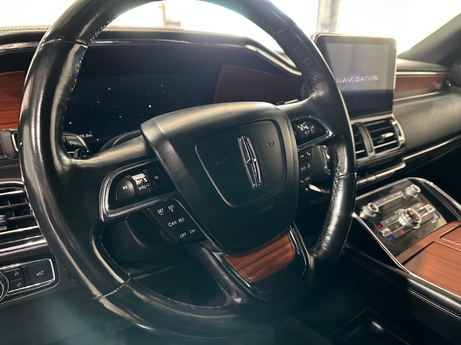 Thumbnail: 2018 Lincoln Navigator - 4