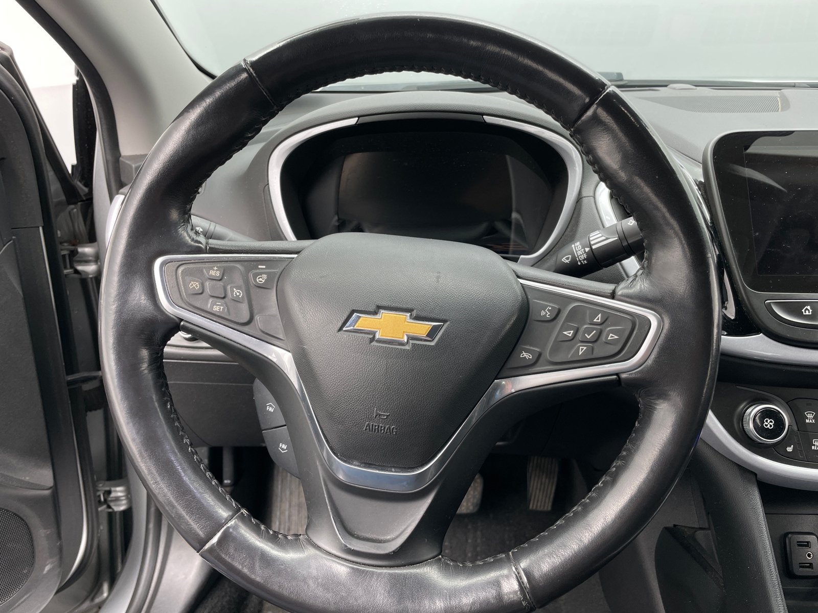 Thumbnail: 2018 Chevrolet Volt - 4