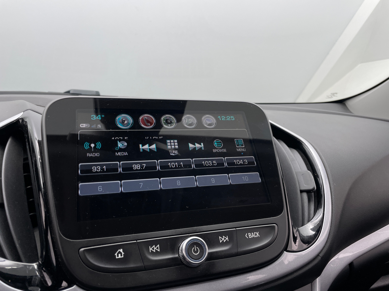 Thumbnail: 2018 Chevrolet Volt - 3