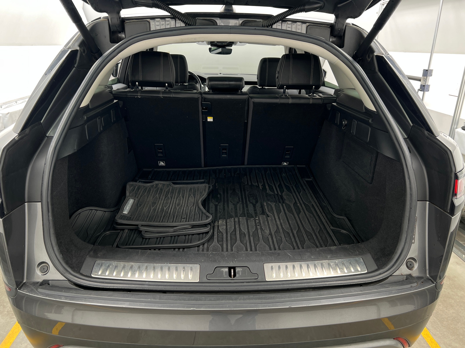 Thumbnail: 2018 Land Rover Range Rover Velar - 6