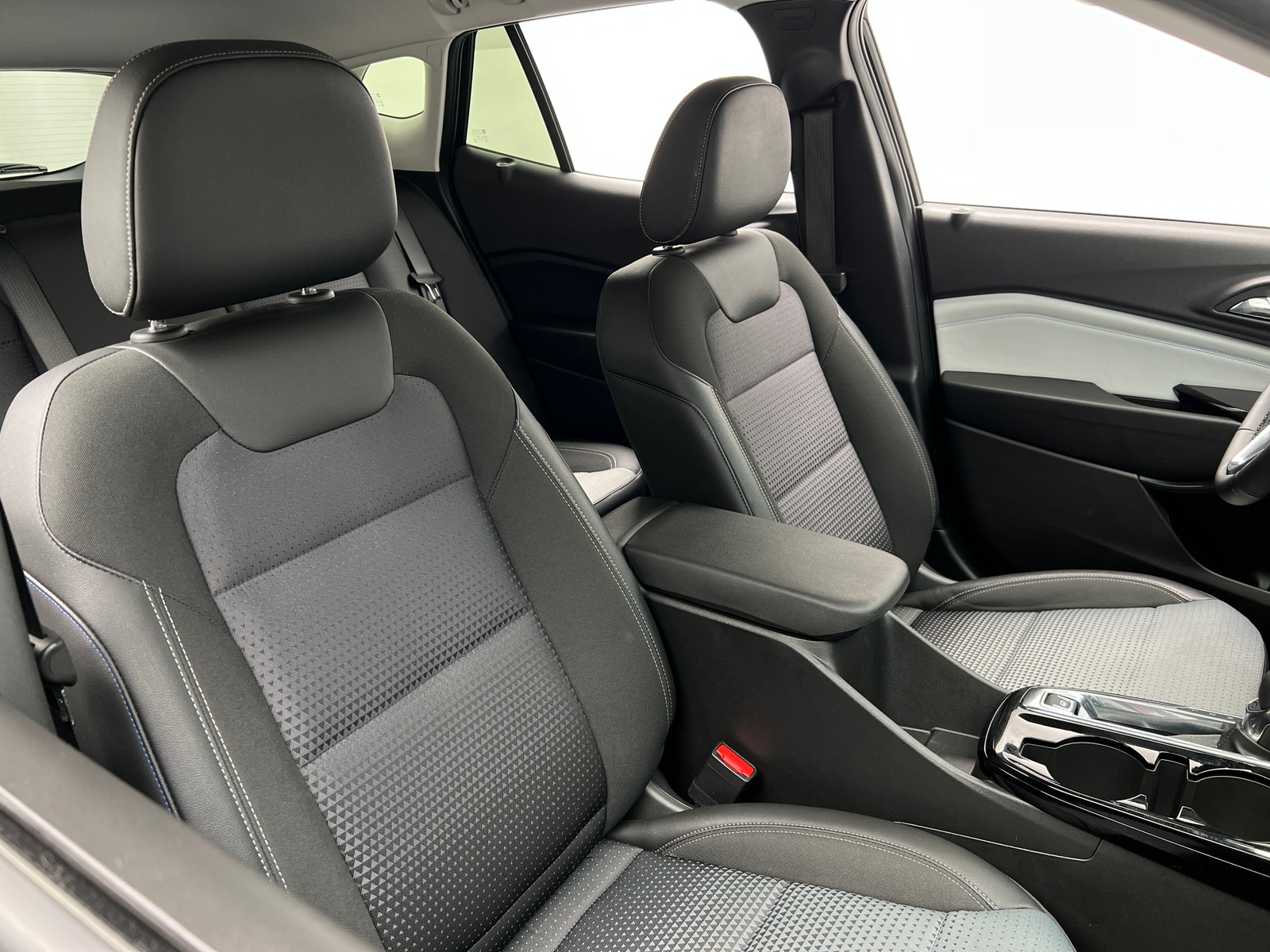 Thumbnail: 2025 Chevrolet Trax - 2