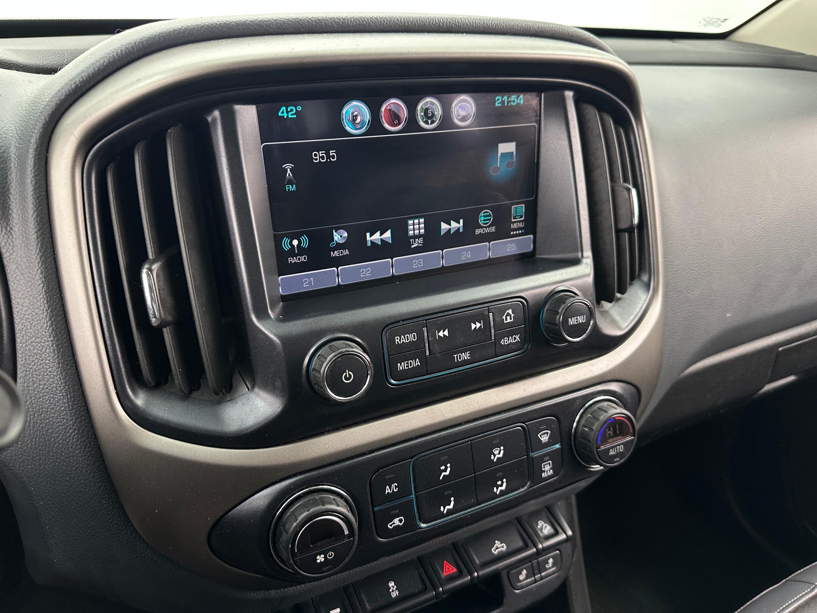 Thumbnail: 2016 Chevrolet Colorado - 3