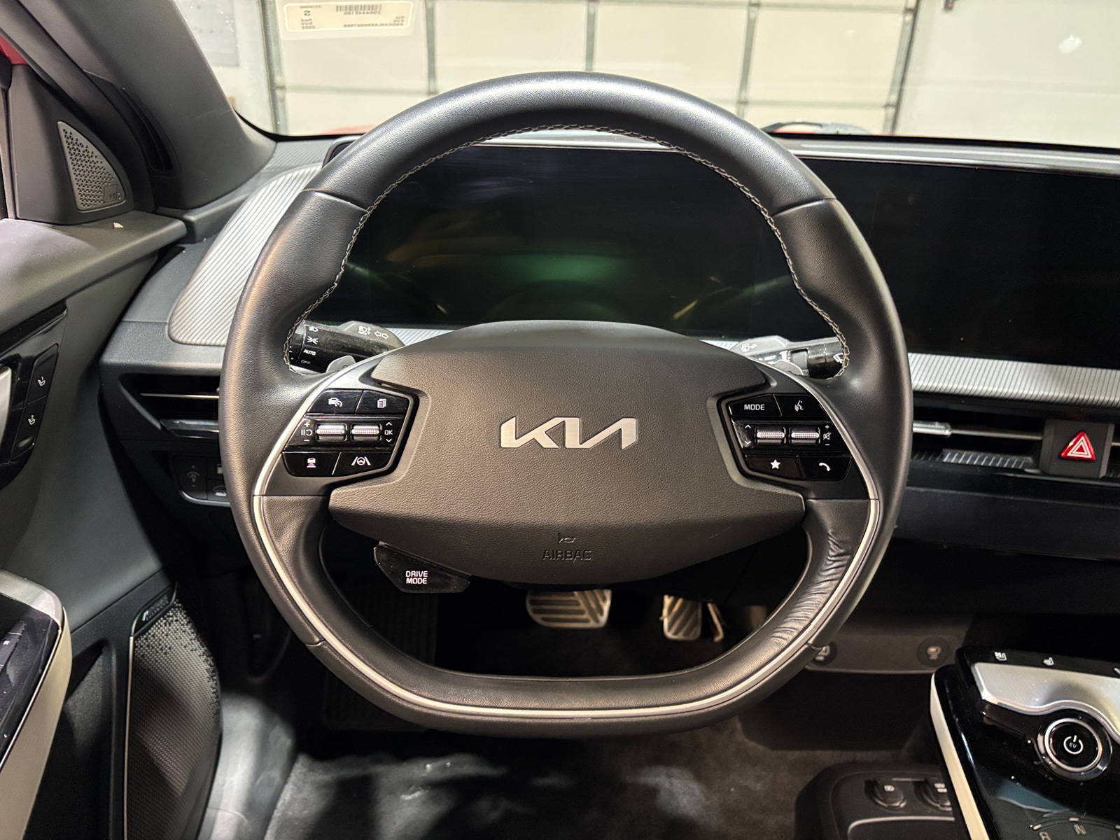 Thumbnail: 2022 Kia EV6 - 4