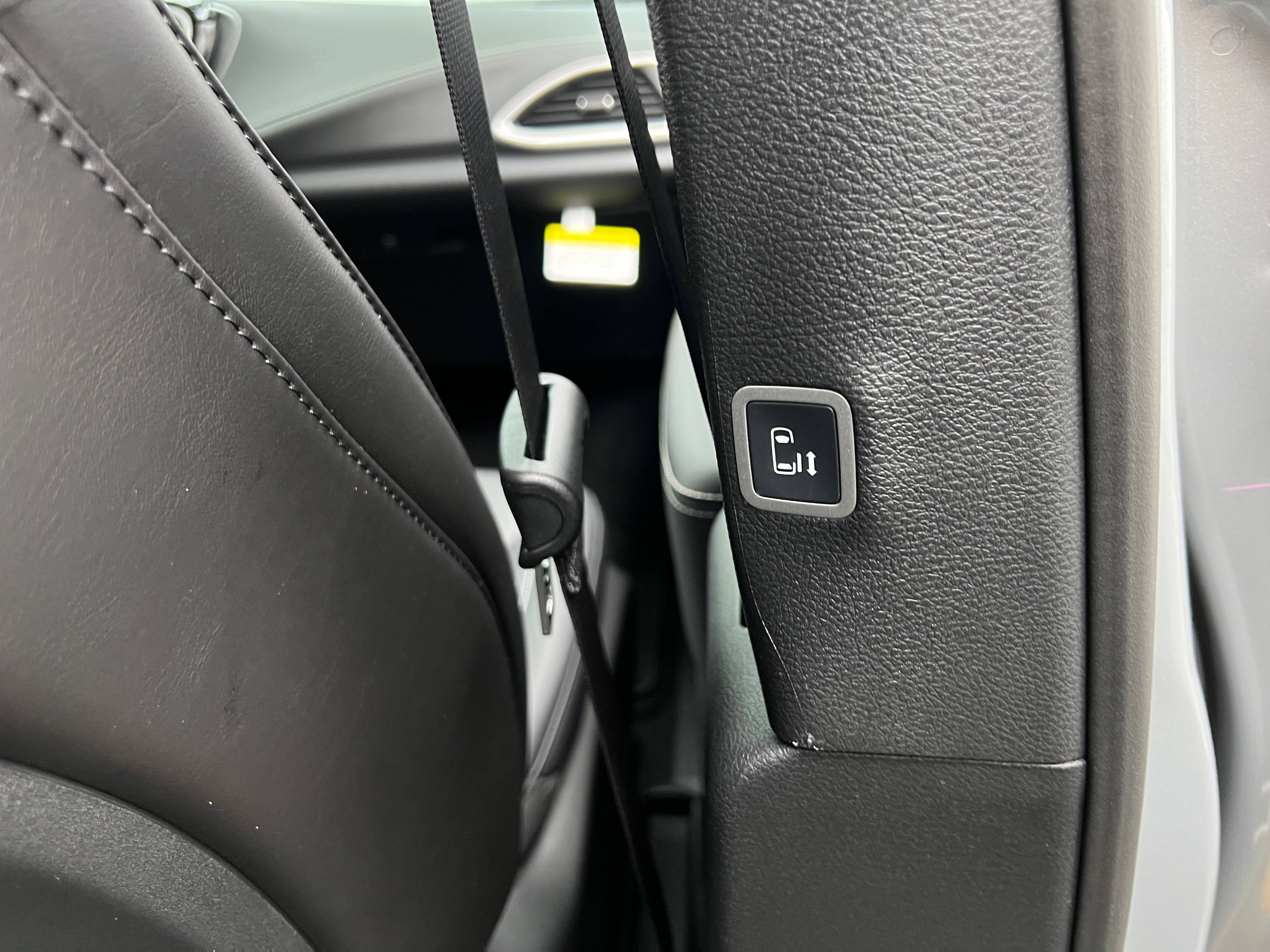 2026 Chrysler Pacifica Select AWD's photo