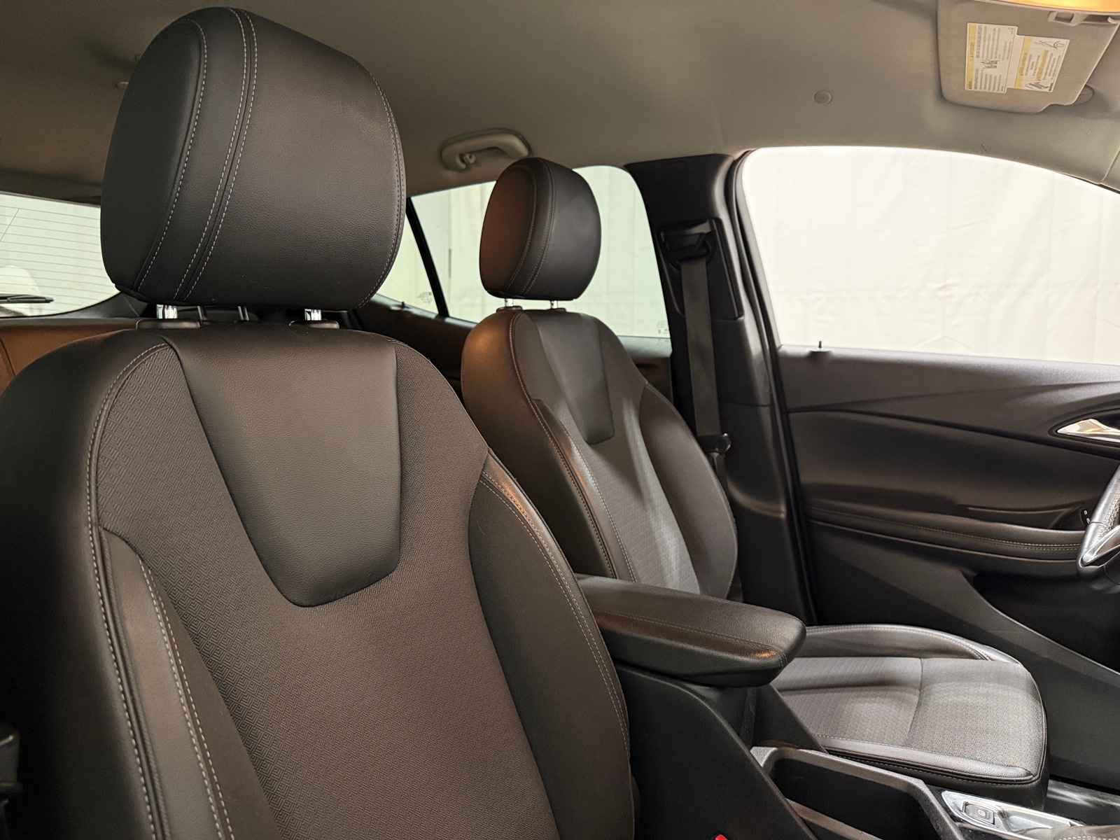 Thumbnail: 2022 Buick Encore GX - 2