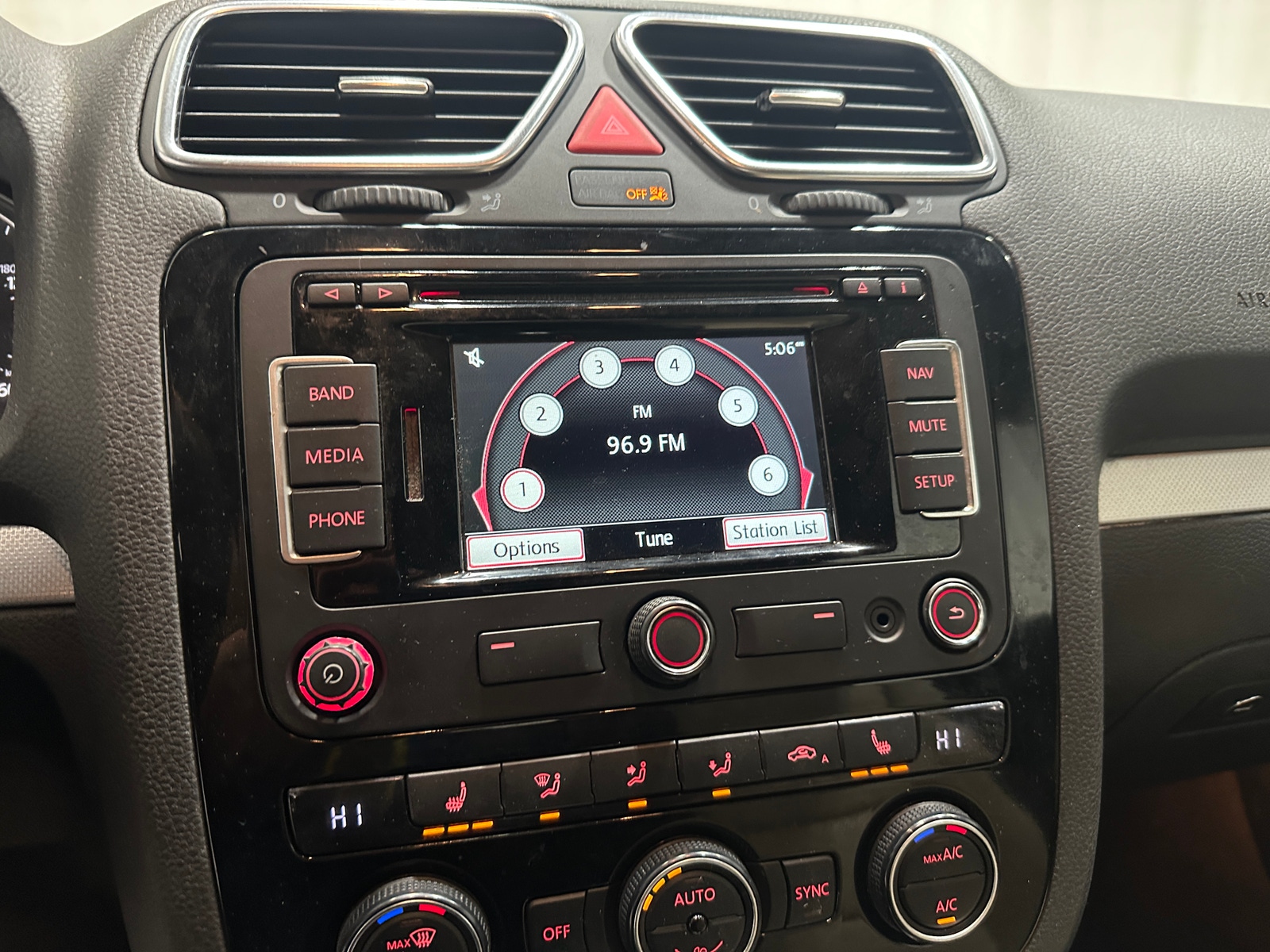 Thumbnail: 2015 Volkswagen Eos - 4