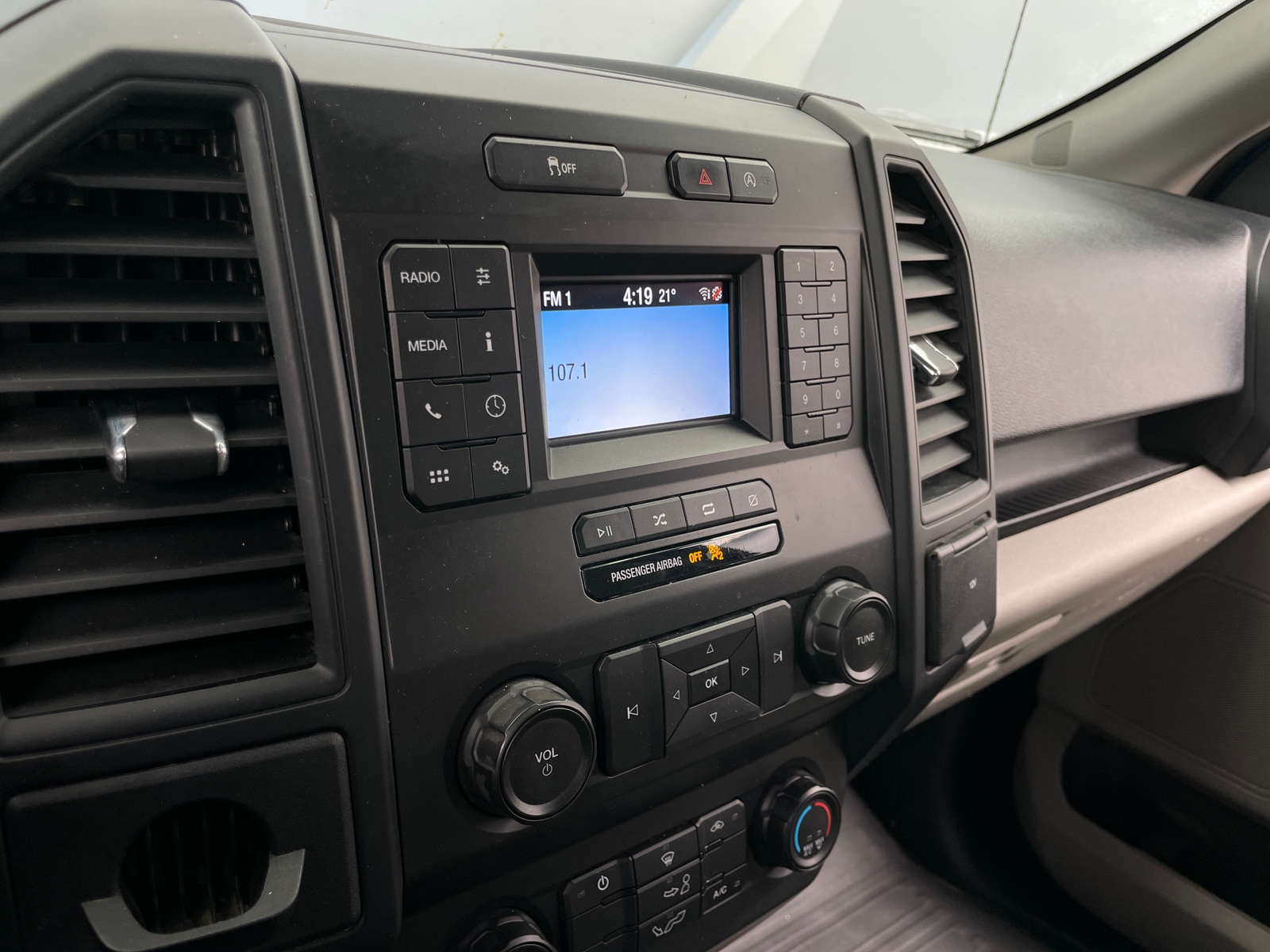 Thumbnail: 2019 Ford Econoline - 4