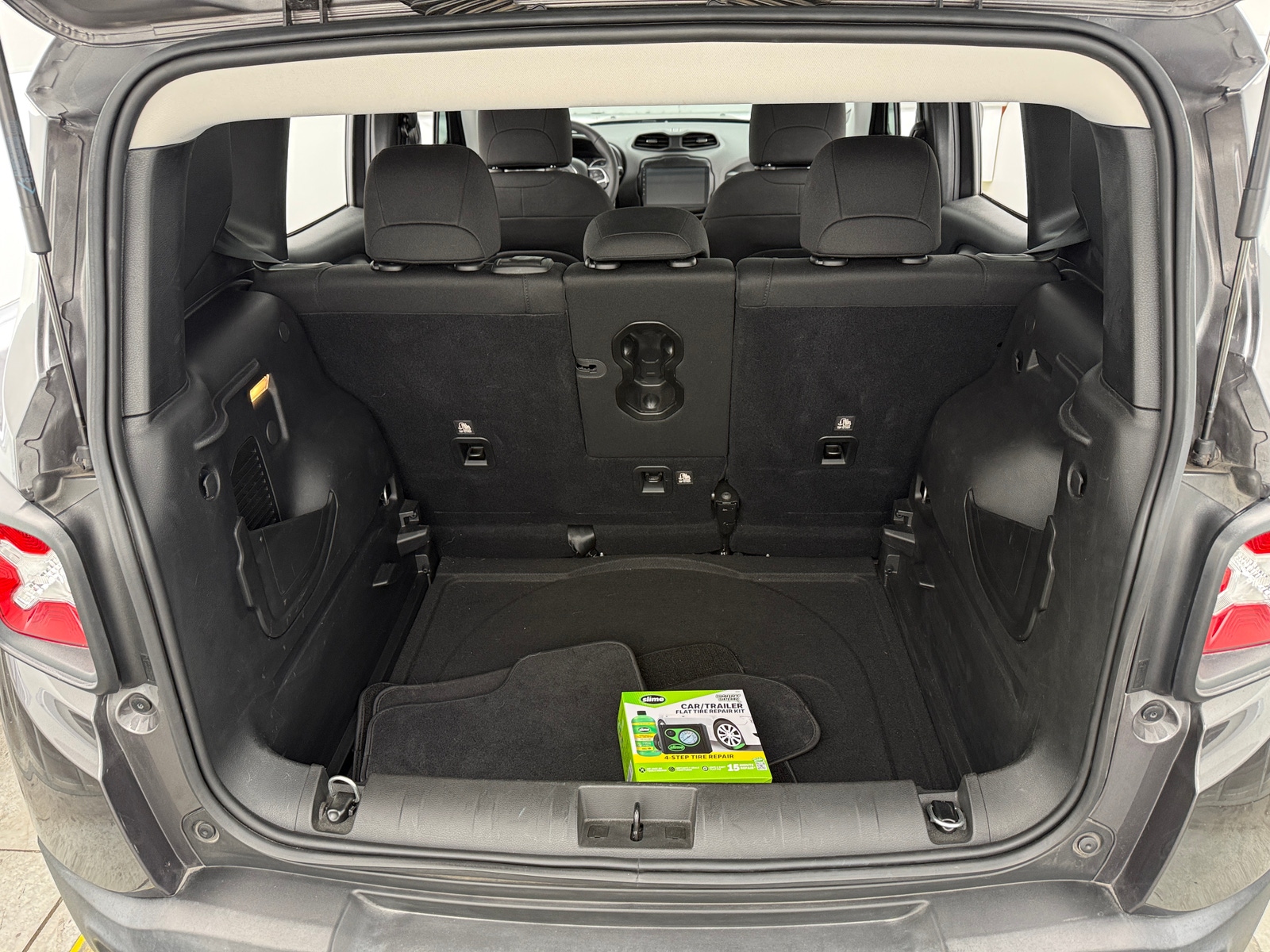 Thumbnail: 2020 Jeep Renegade - 7