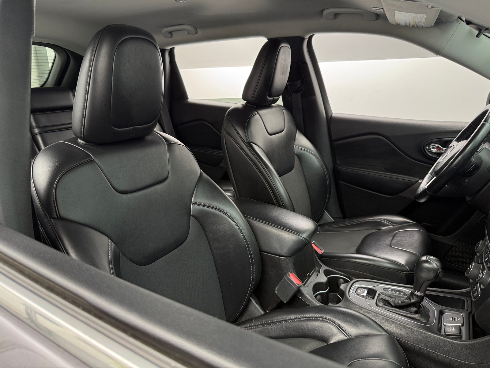 Thumbnail: 2019 Jeep Cherokee - 2