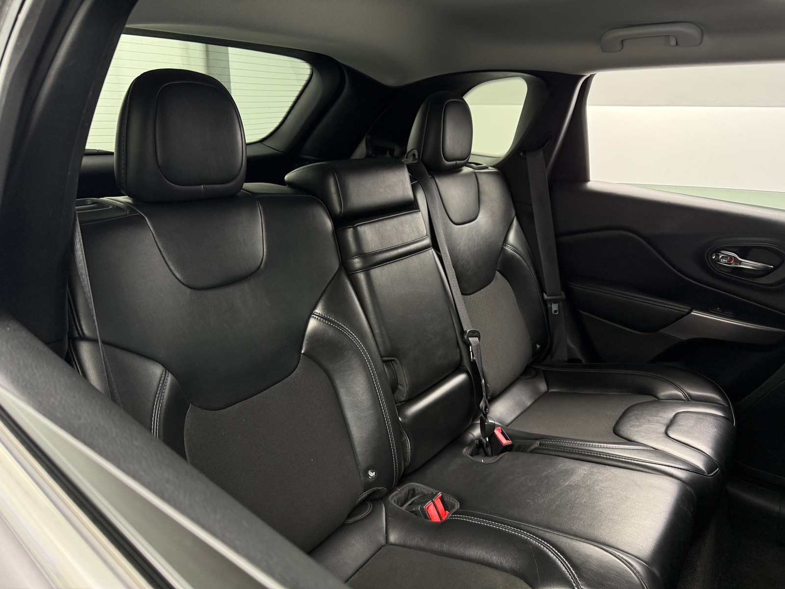 Thumbnail: 2019 Jeep Cherokee - 6