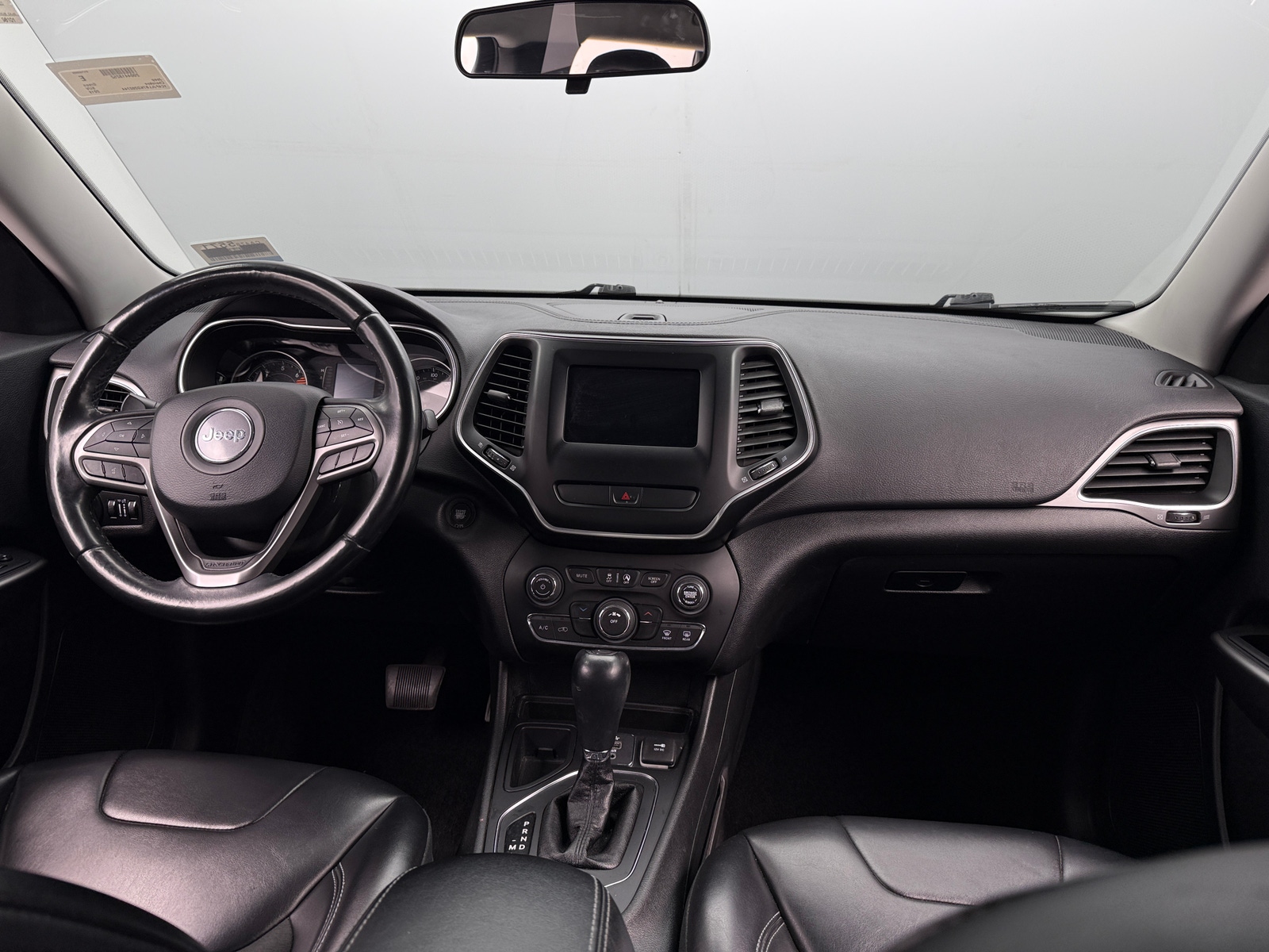 Thumbnail: 2019 Jeep Cherokee - 3