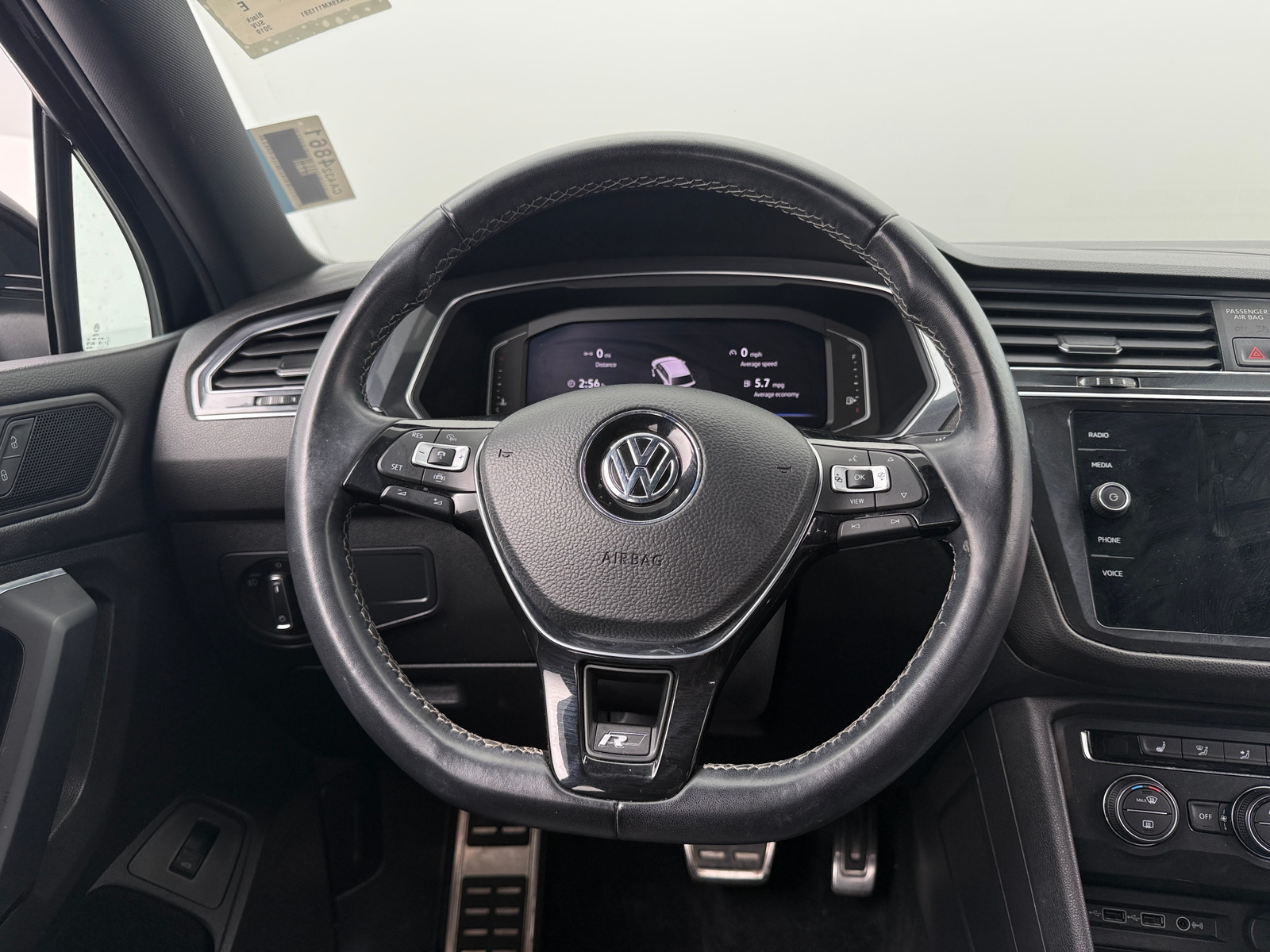 Thumbnail: 2019 Volkswagen Tiguan - 4