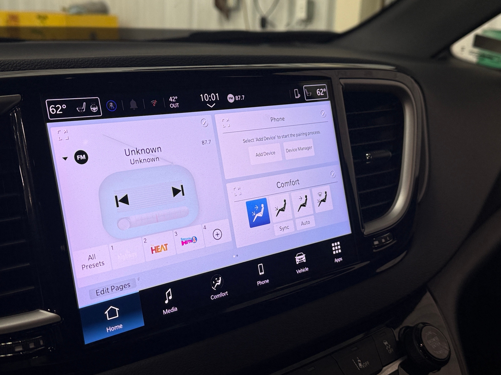 Thumbnail: 2025 Chrysler Pacifica - 3