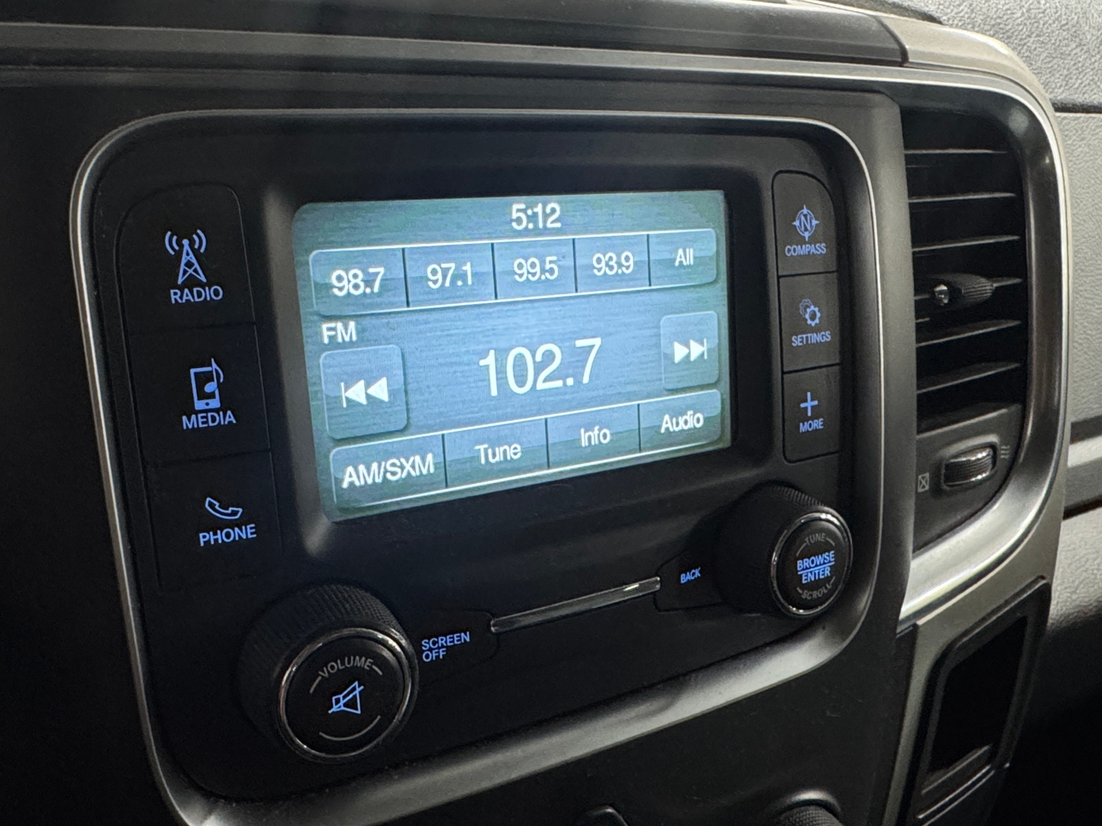 Thumbnail: 2019 RAM 1500 Classic - 4