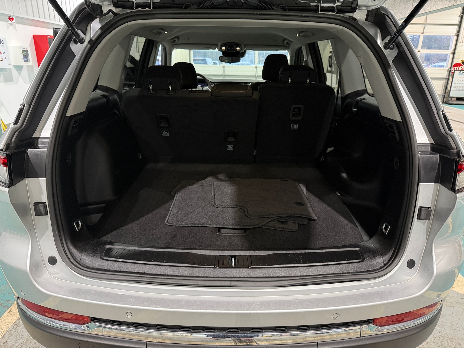 Thumbnail: 2023 Jeep Grand Cherokee - 7