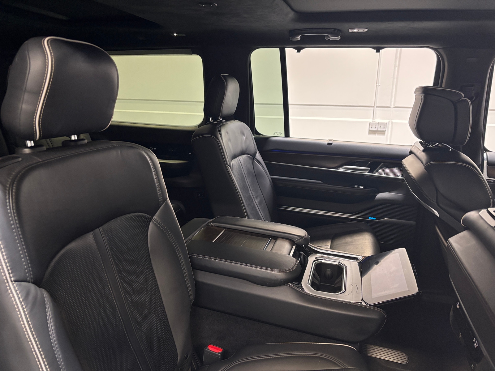 Thumbnail: 2023 Jeep Grand Wagoneer L - 5