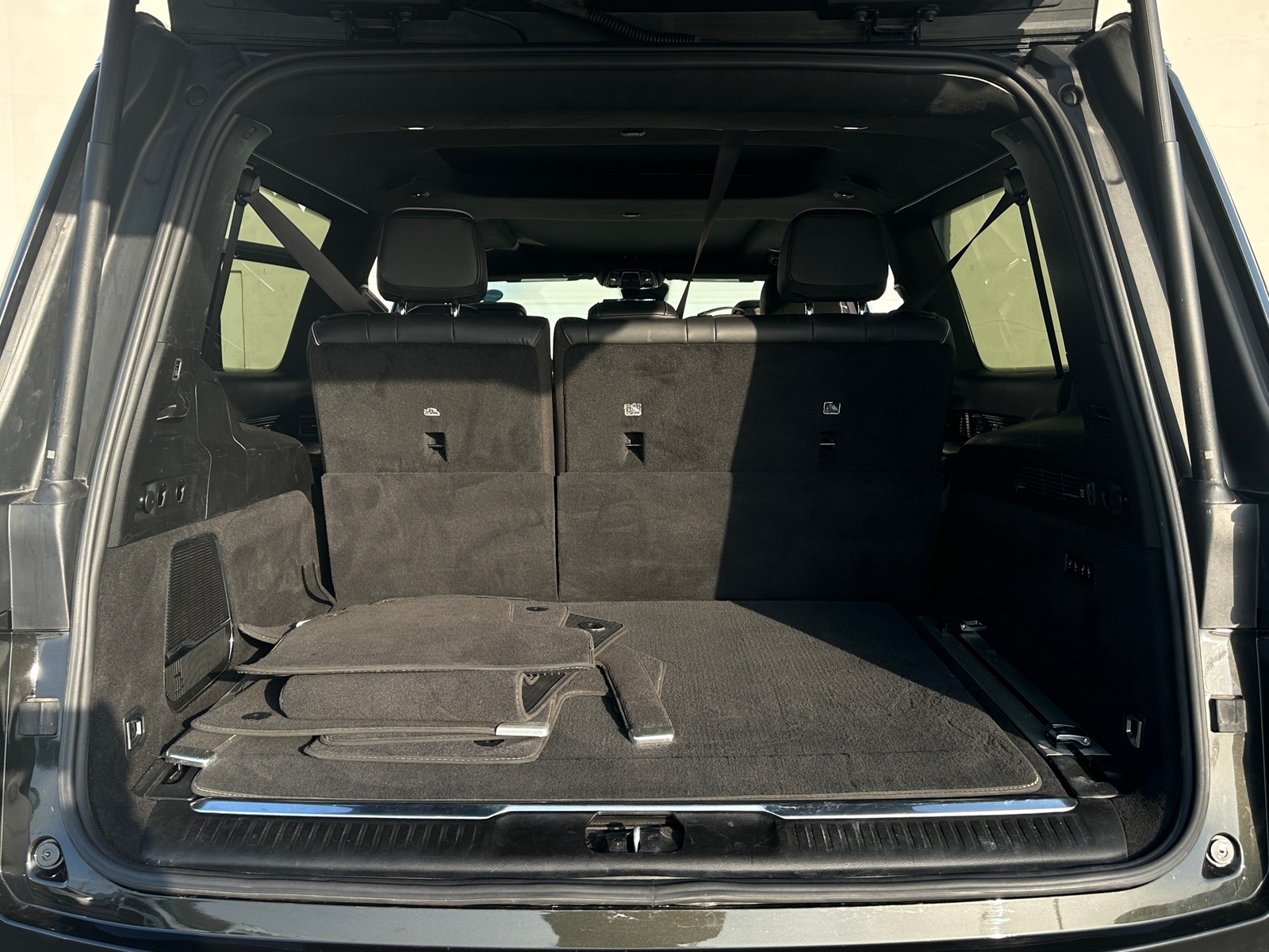 Thumbnail: 2023 Jeep Grand Wagoneer L - 6