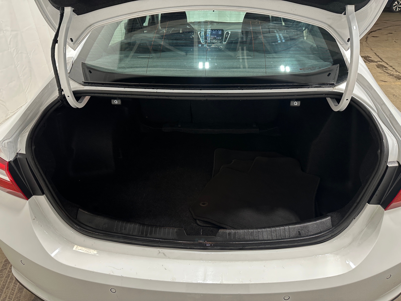 Thumbnail: 2024 Chevrolet Malibu - 7