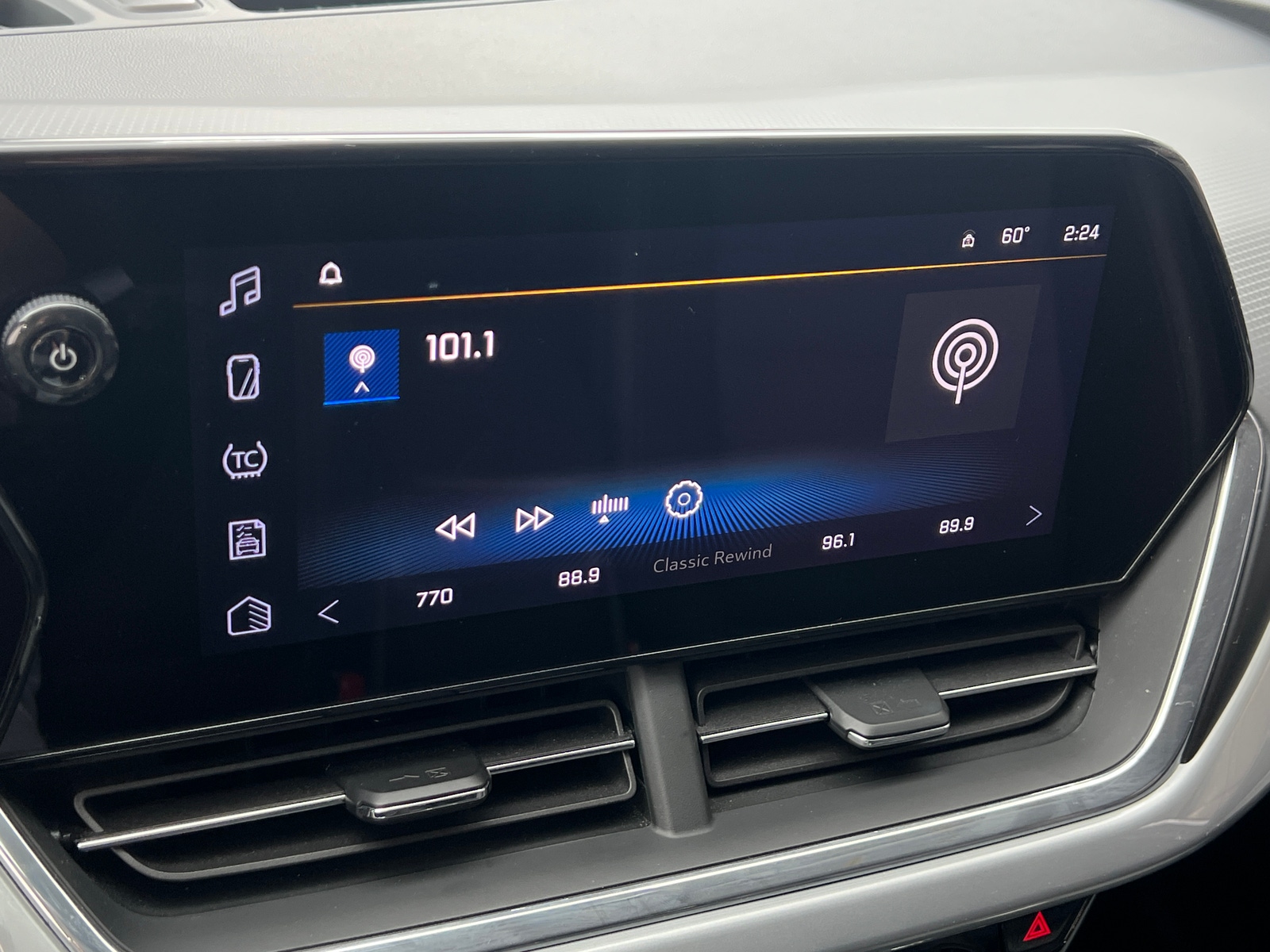 Thumbnail: 2025 Chevrolet Trax - 4