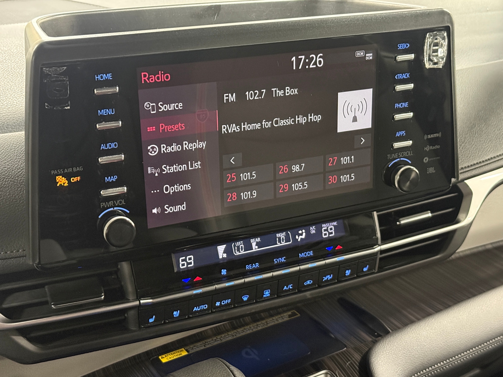 Thumbnail: 2021 Toyota Sienna - 3