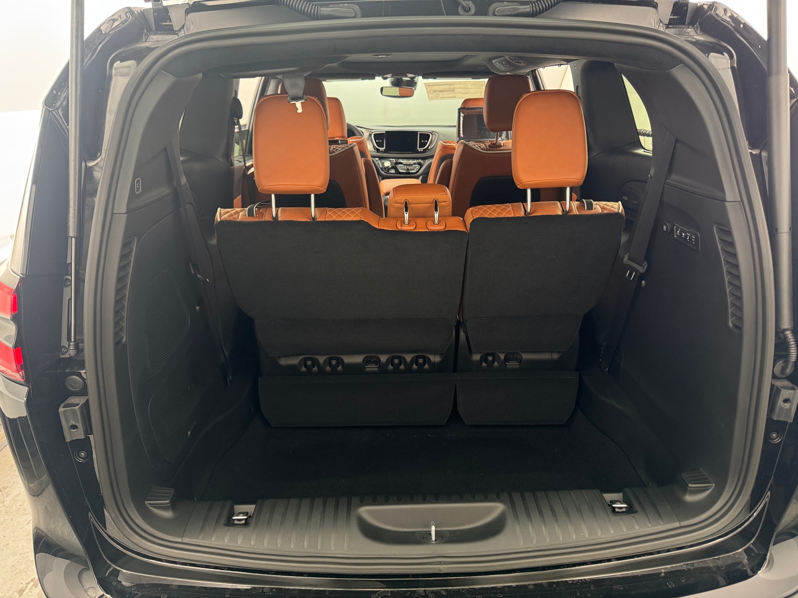 Thumbnail: 2026 Chrysler Pacifica - 6