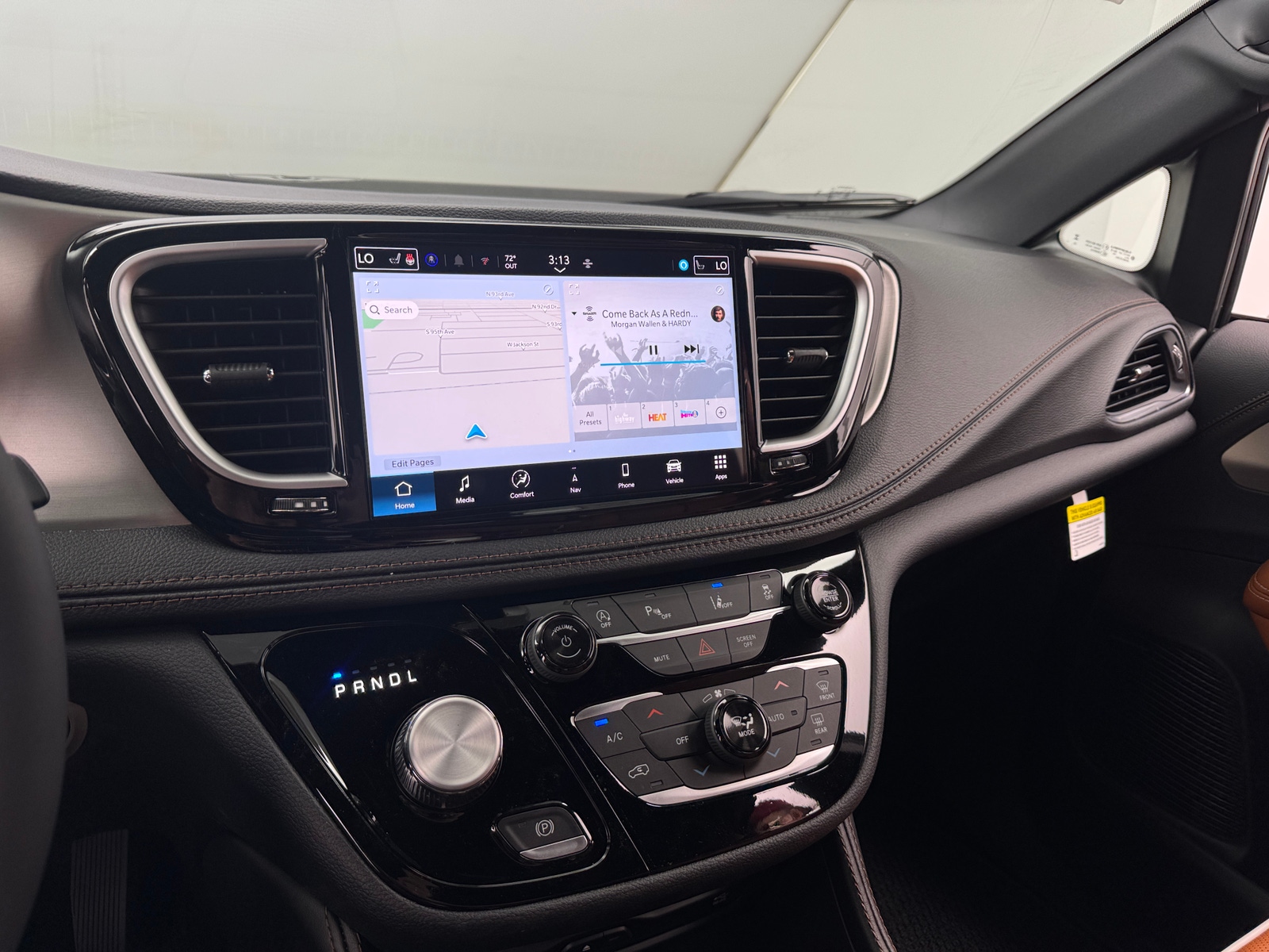 Thumbnail: 2026 Chrysler Pacifica - 3