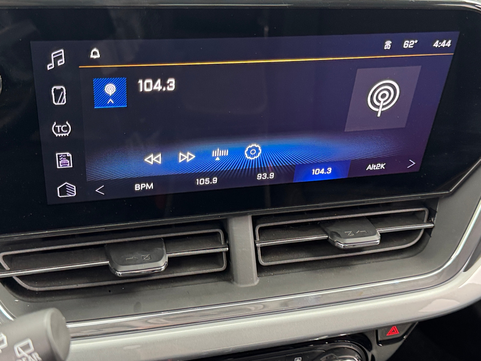 Thumbnail: 2025 Chevrolet Trax - 4