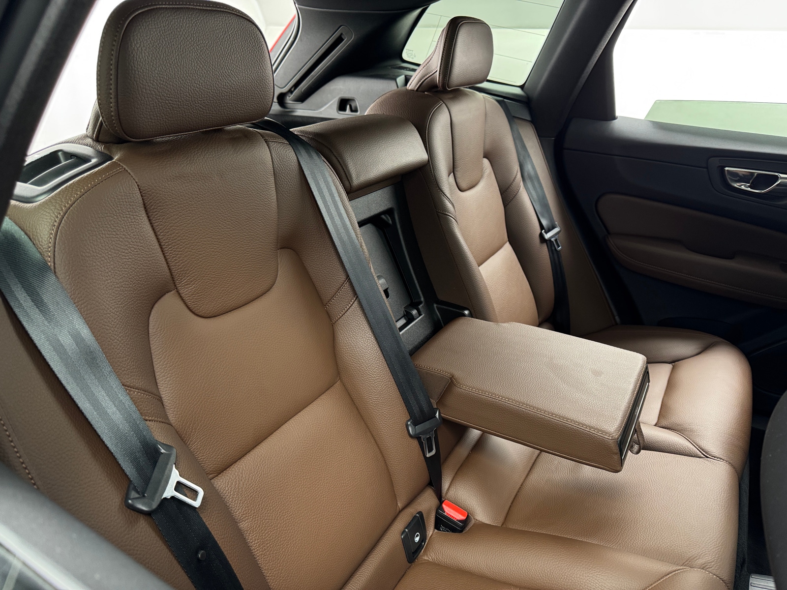 Thumbnail: 2022 Volvo XC60 - 5