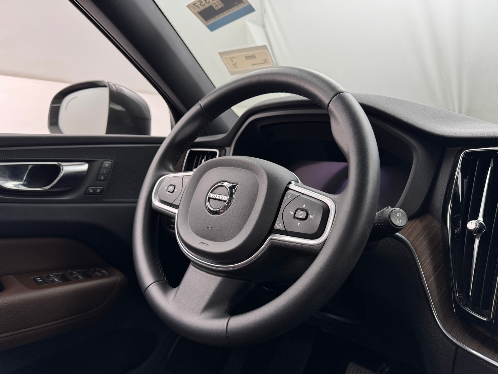 Thumbnail: 2022 Volvo XC60 - 4